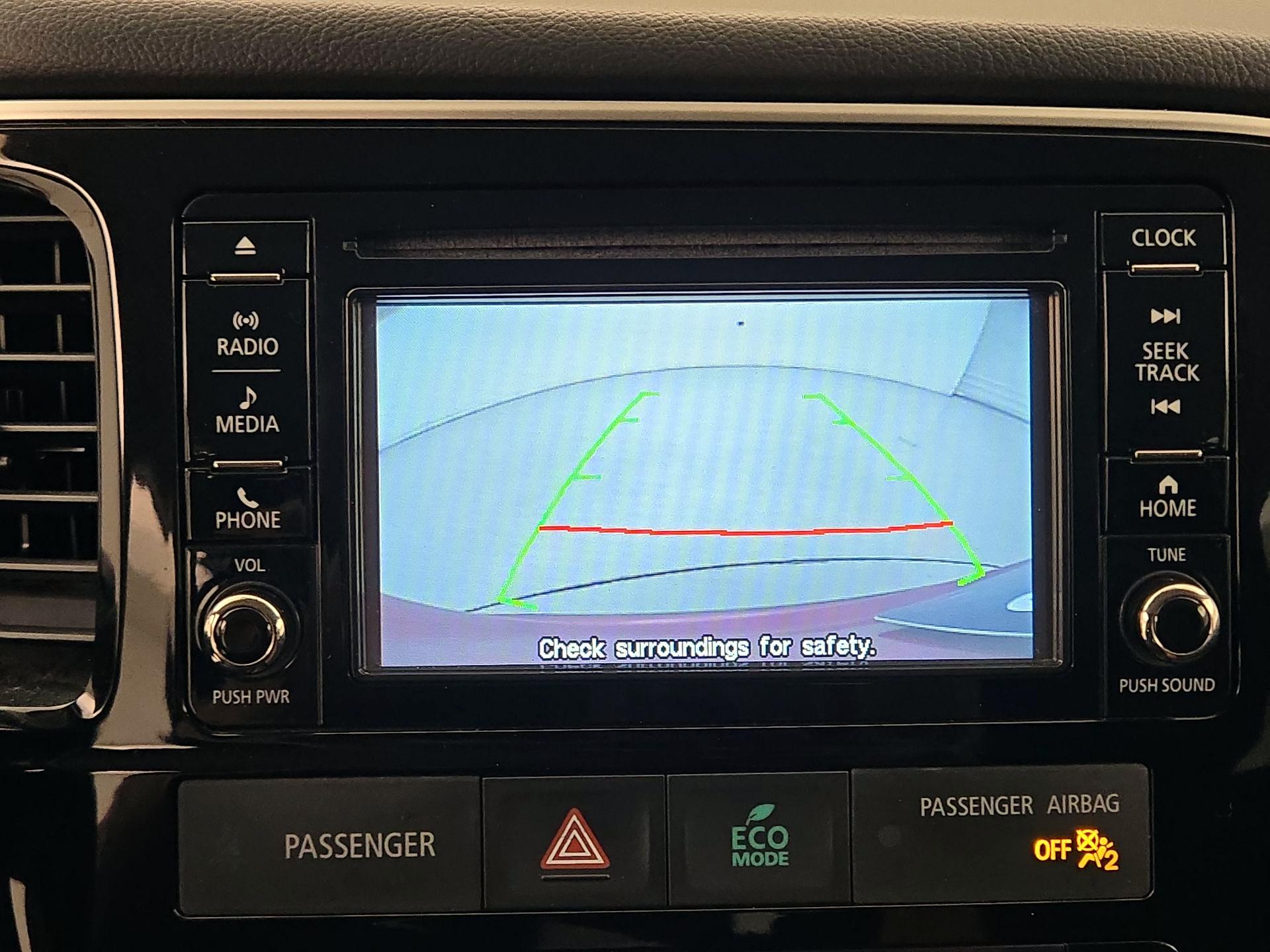 Thumbnail: 2016 Mitsubishi Outlander - 14