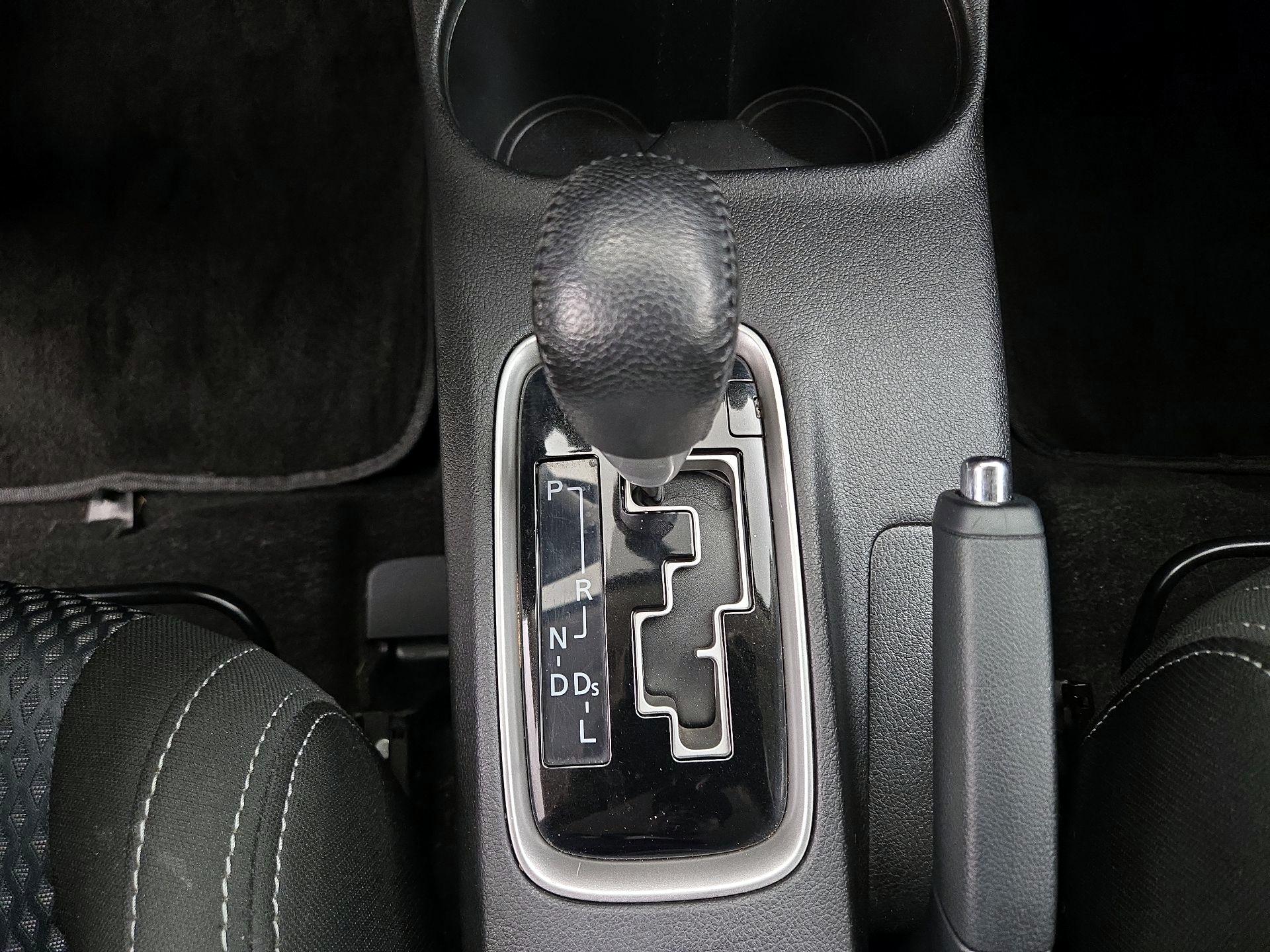 Thumbnail: 2016 Mitsubishi Outlander - 17