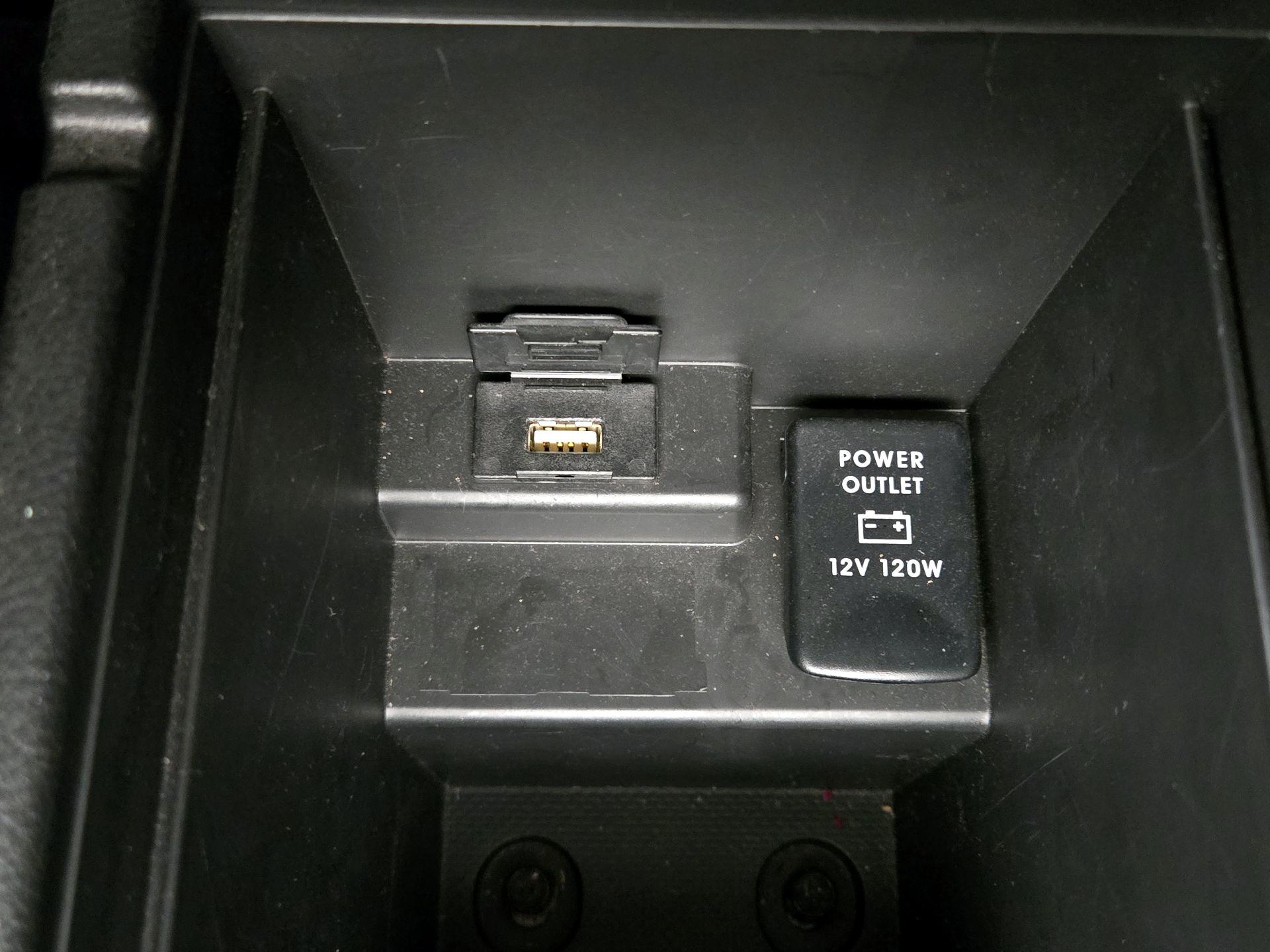 Thumbnail: 2016 Mitsubishi Outlander - 18