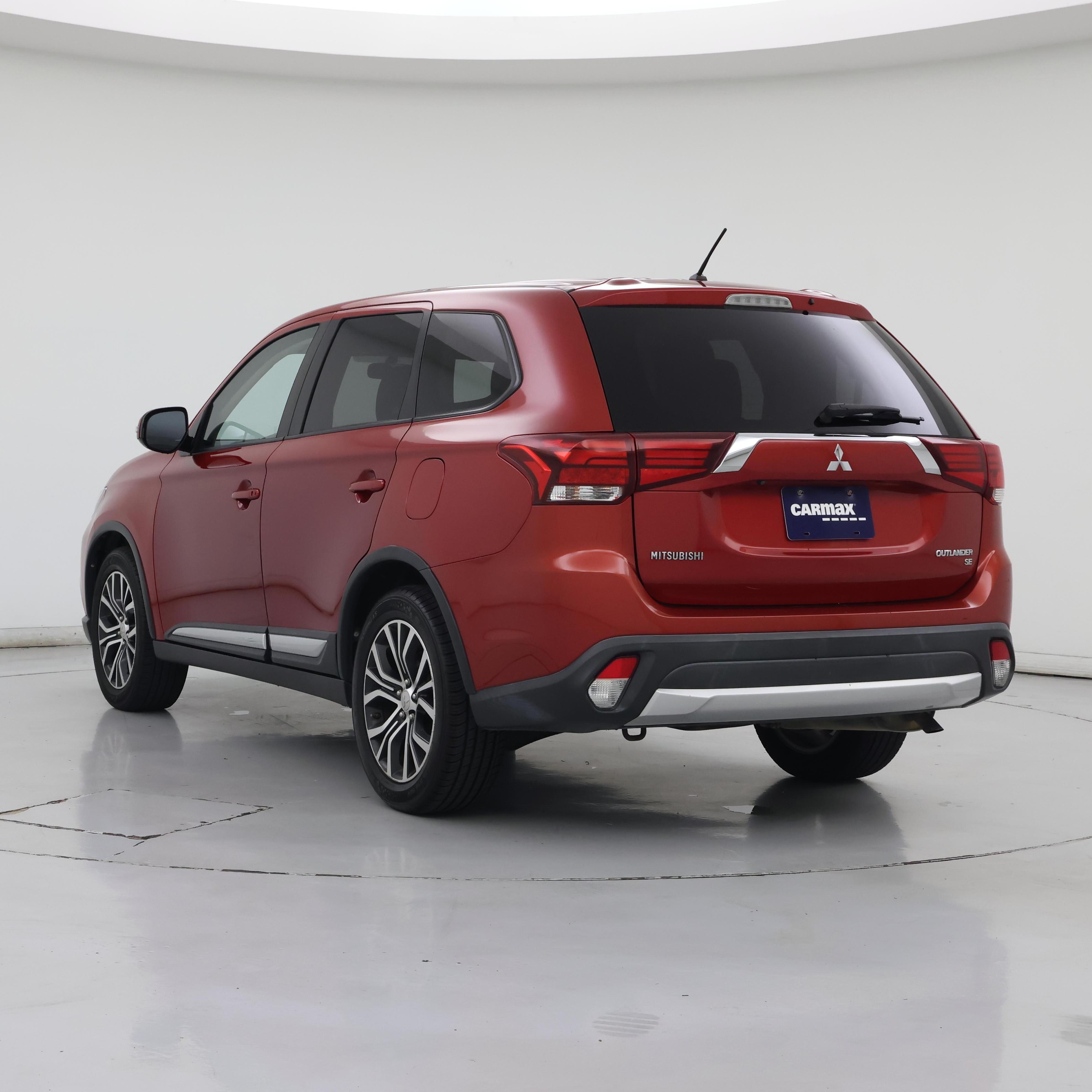 Thumbnail: 2016 Mitsubishi Outlander - 2