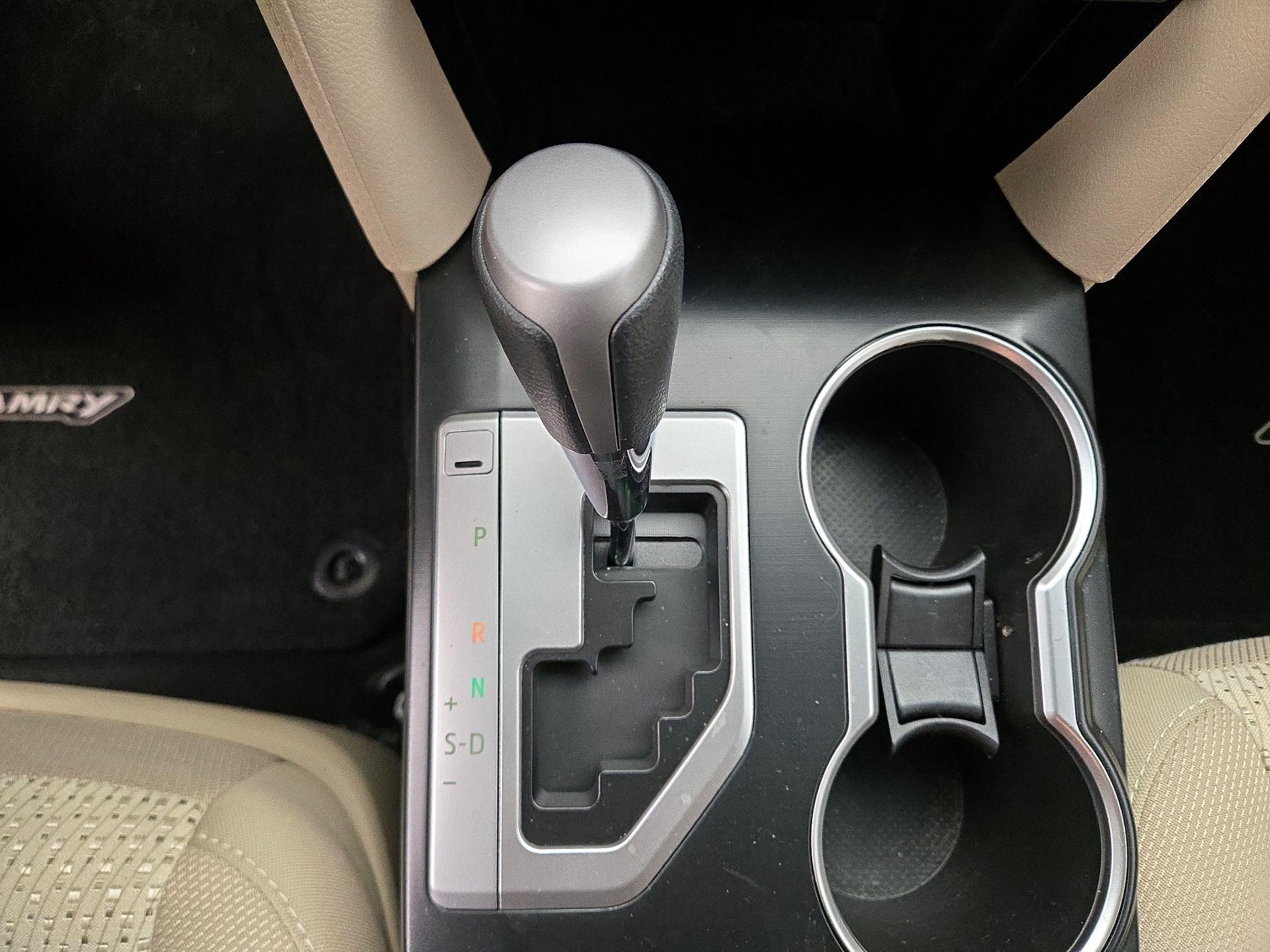 Thumbnail: 2014 Toyota Camry - 17