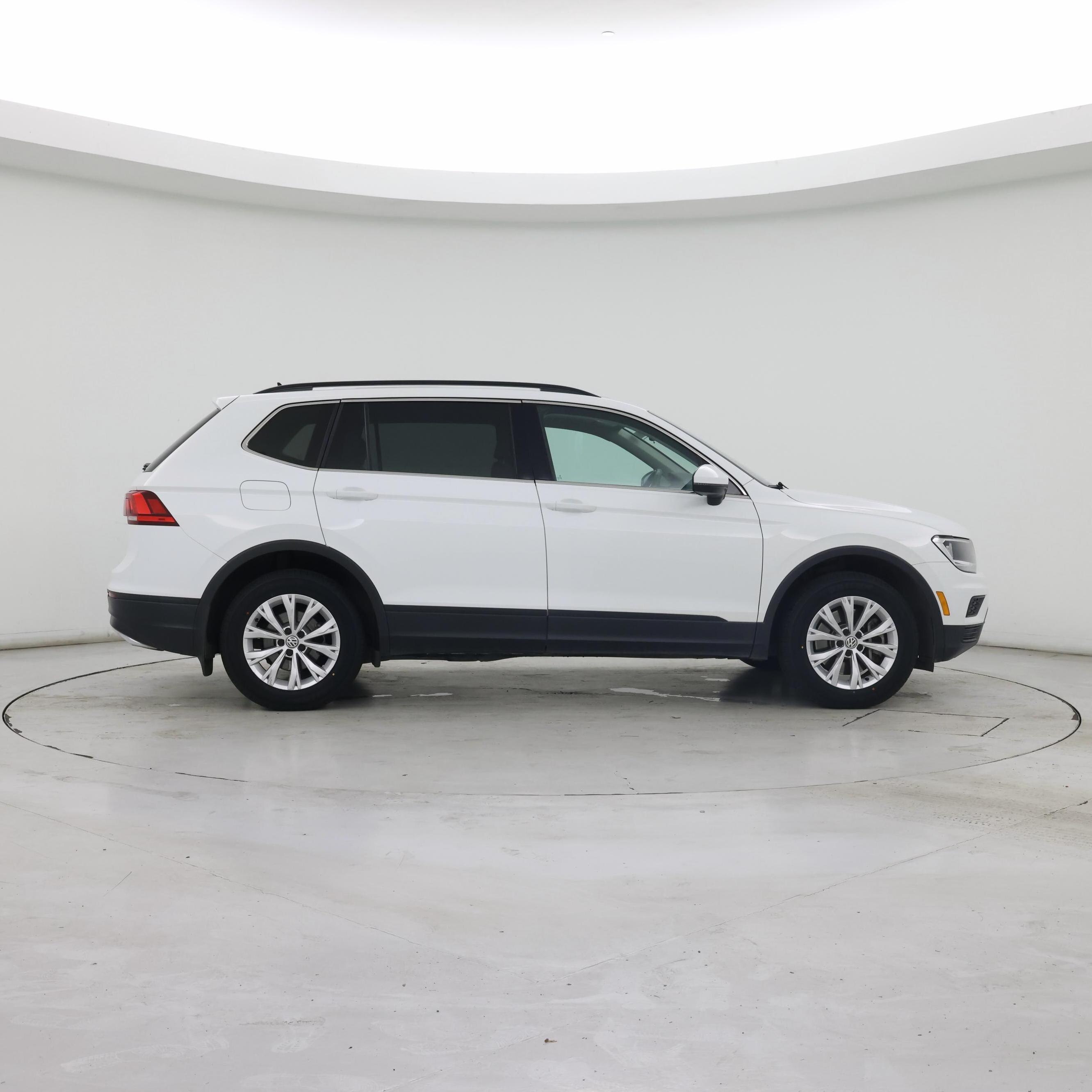 Thumbnail: 2019 Volkswagen Tiguan - 7