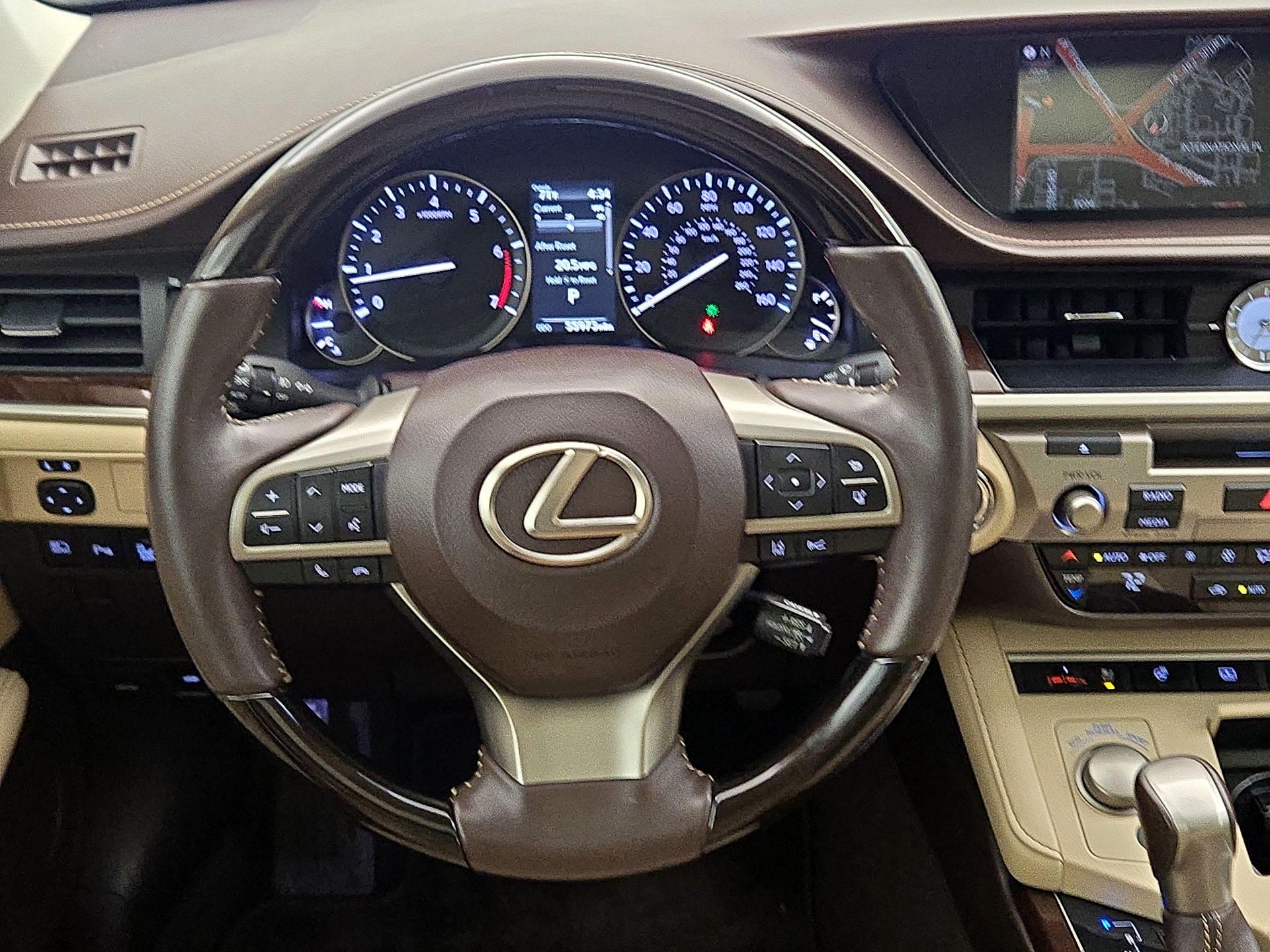 Thumbnail: 2017 Lexus ES - 10