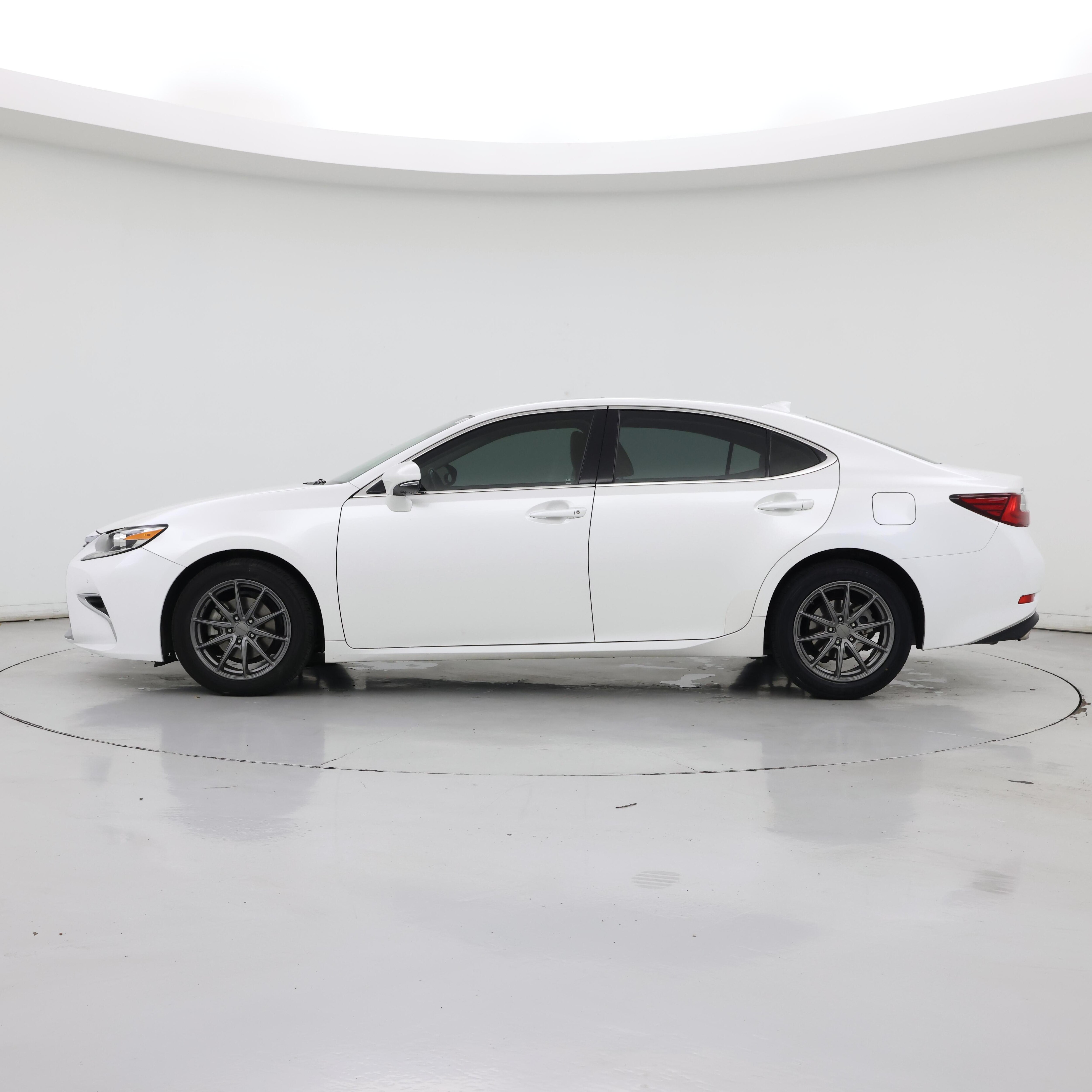 Thumbnail: 2017 Lexus ES - 3