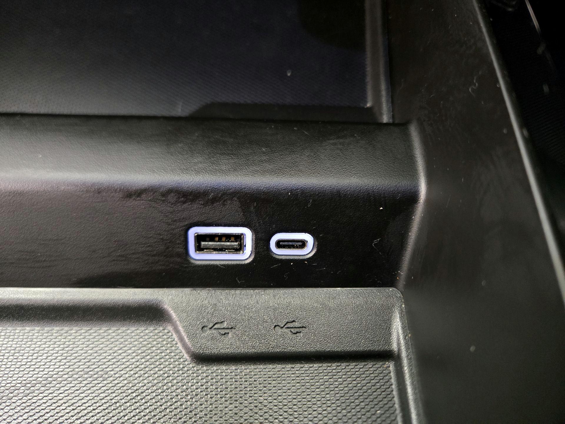 Thumbnail: 2025 Chevrolet Suburban - 18