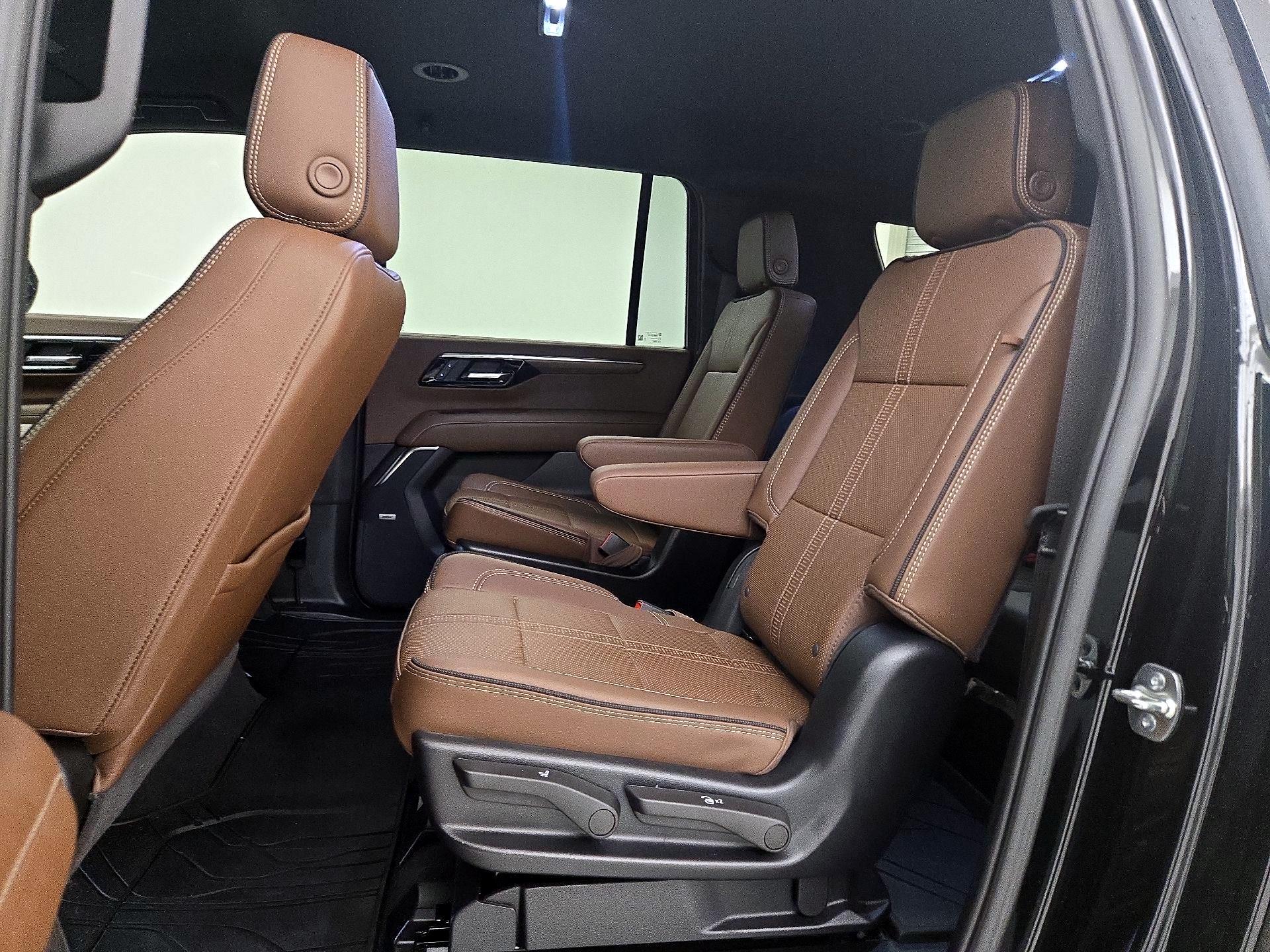 Thumbnail: 2025 Chevrolet Suburban - 19