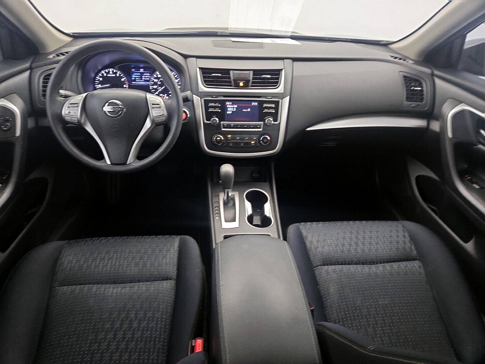 Thumbnail: 2016 Nissan Altima - 9