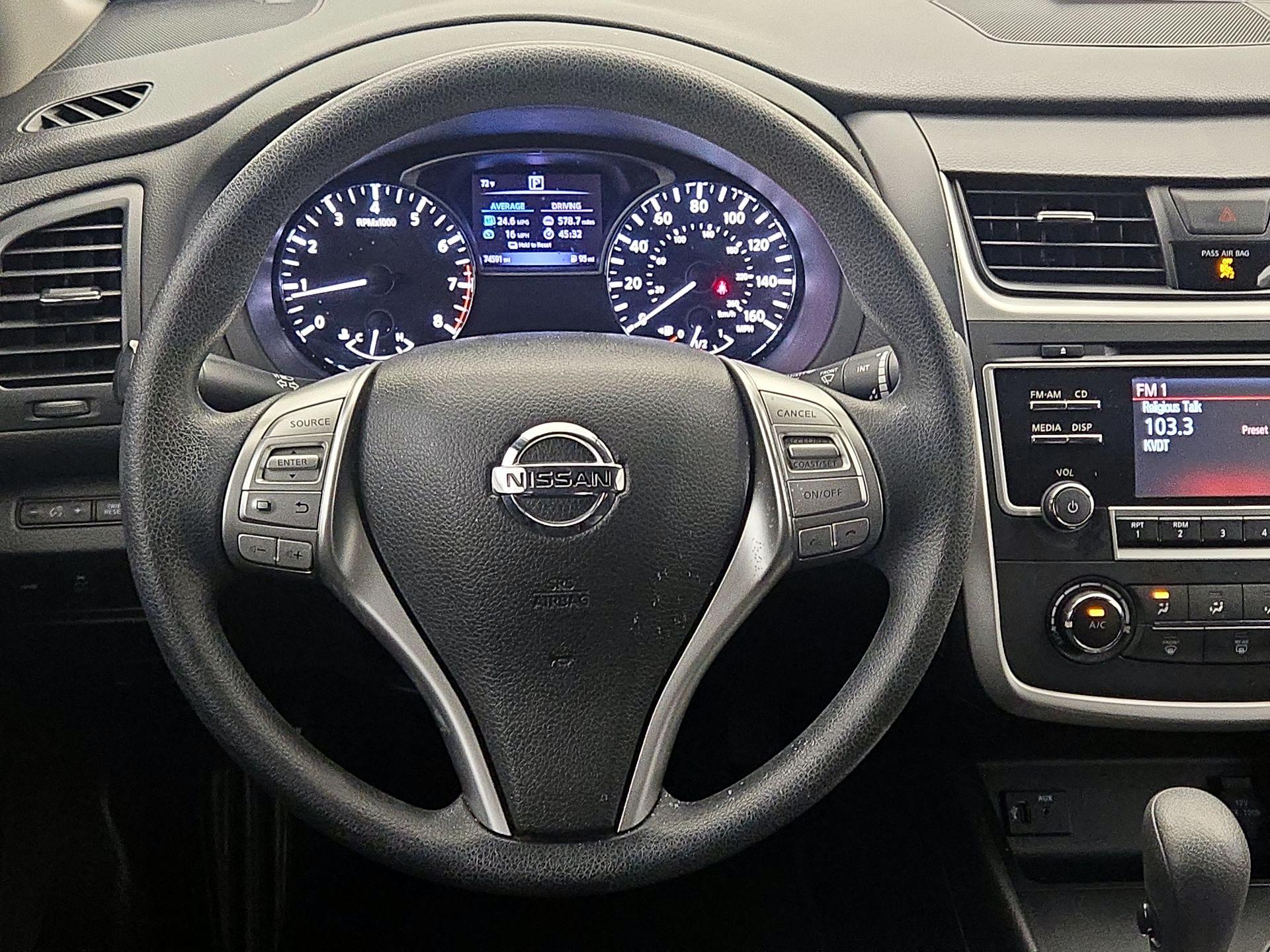 Thumbnail: 2016 Nissan Altima - 10