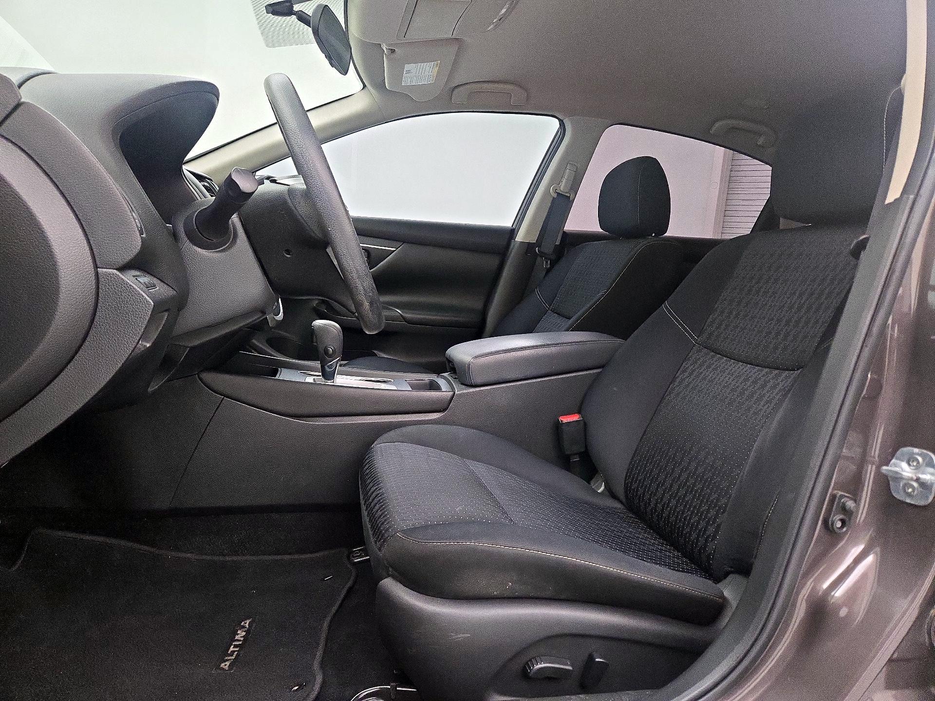 Thumbnail: 2016 Nissan Altima - 11