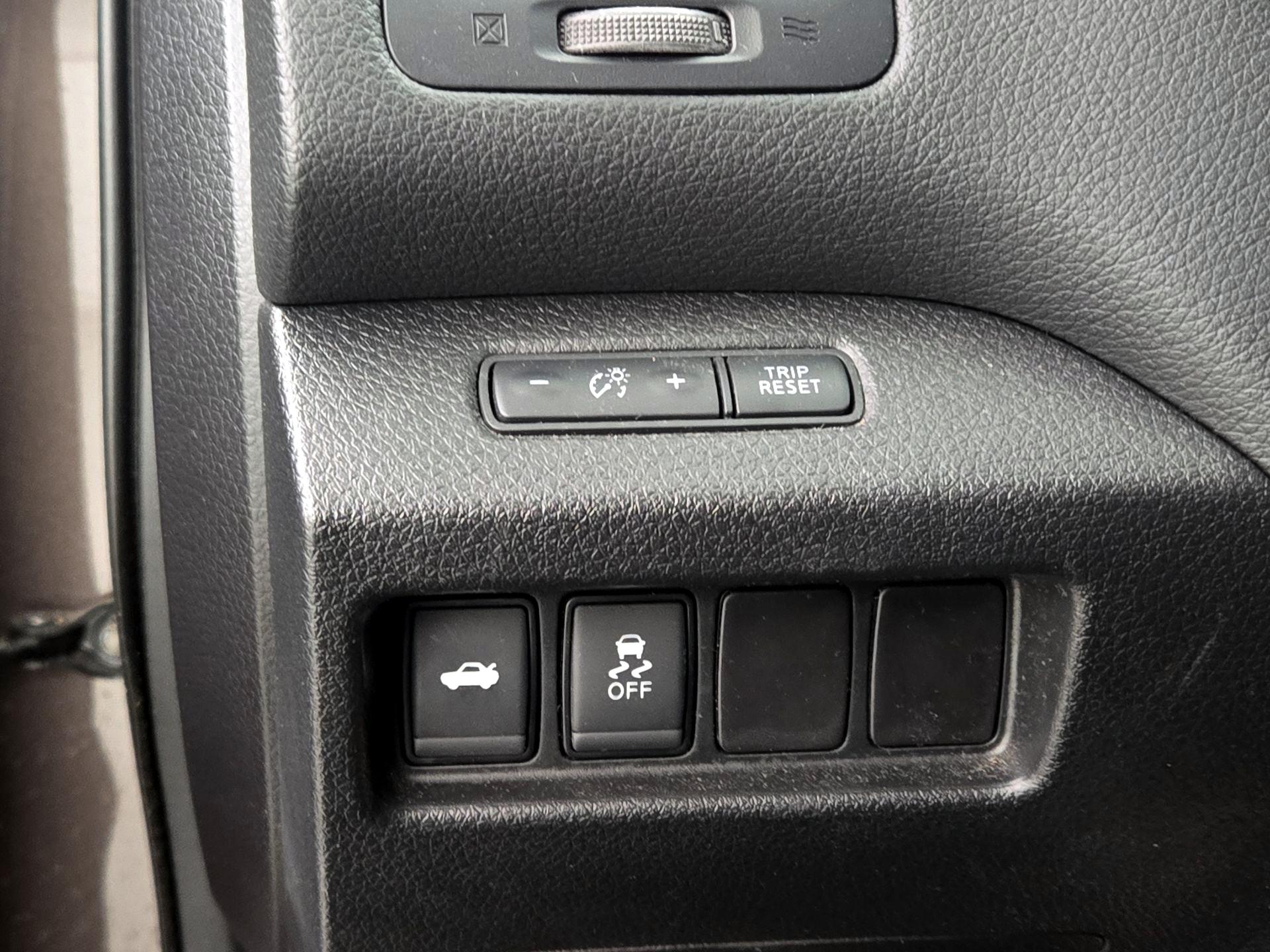 Thumbnail: 2016 Nissan Altima - 13