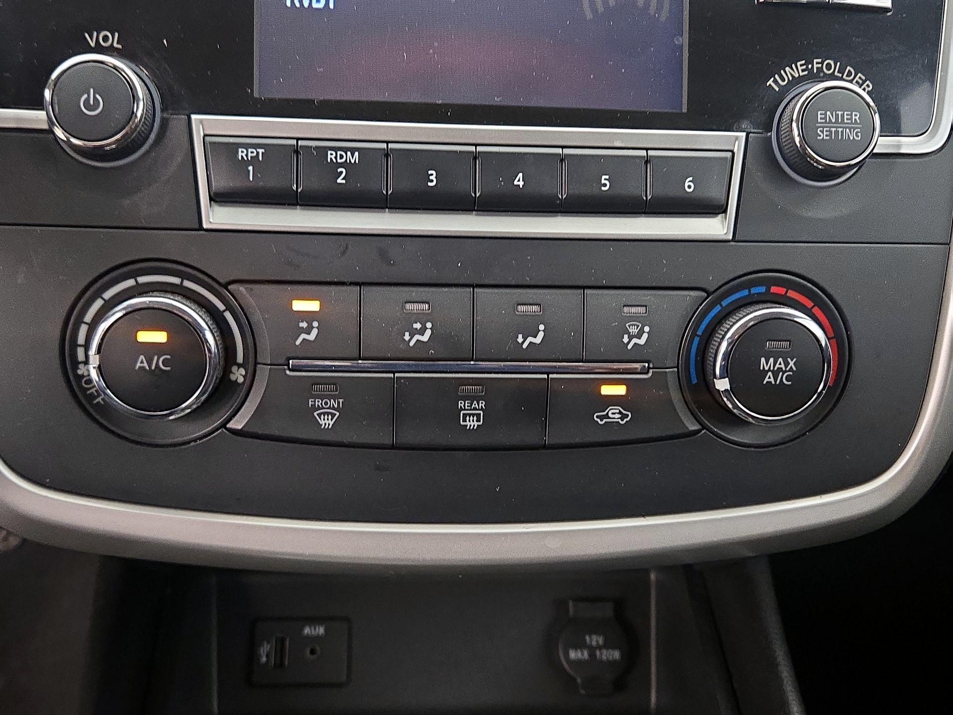 Thumbnail: 2016 Nissan Altima - 16