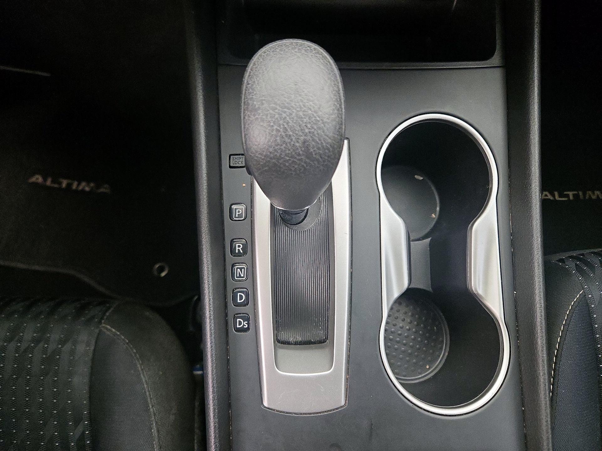 Thumbnail: 2016 Nissan Altima - 17