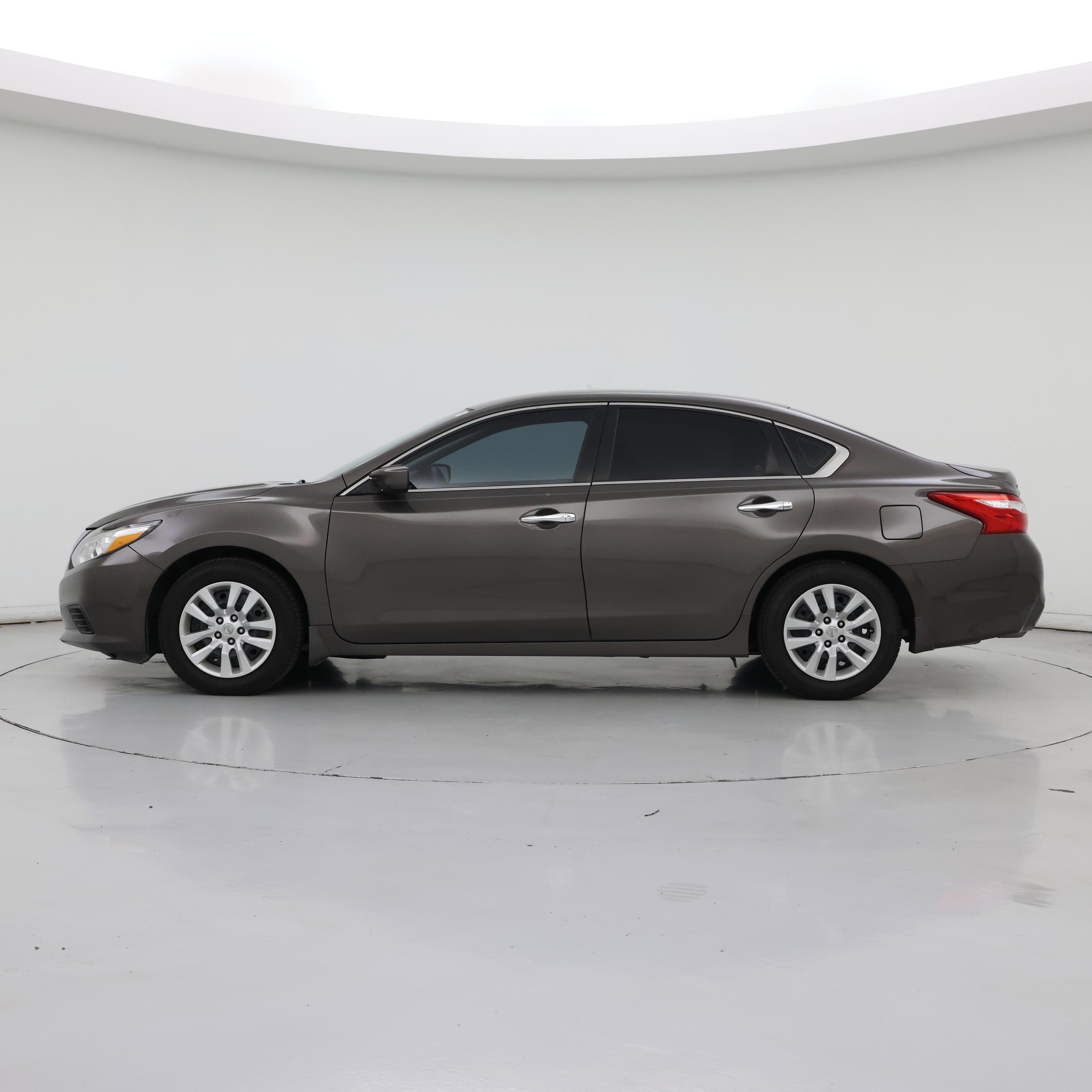 Thumbnail: 2016 Nissan Altima - 3