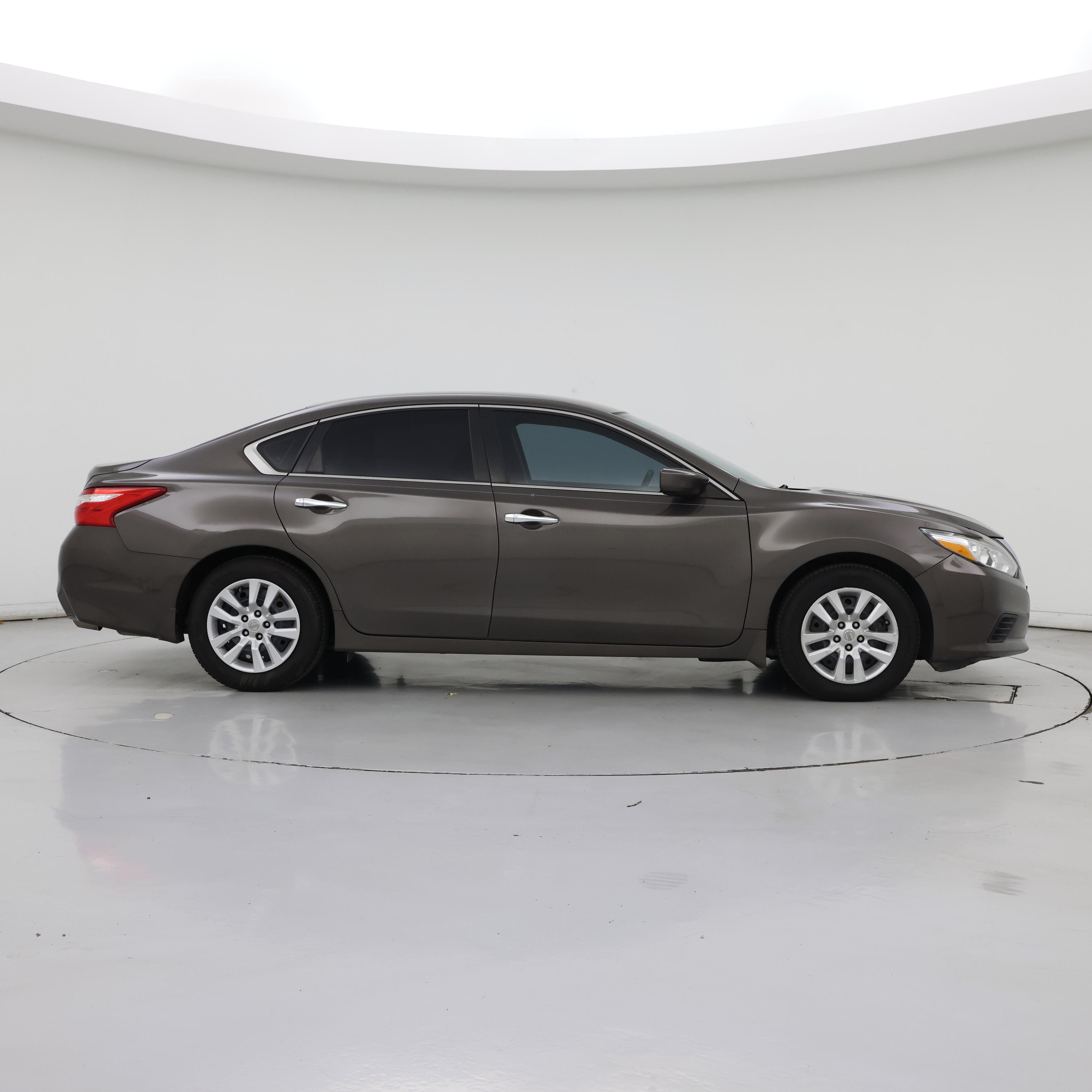 Thumbnail: 2016 Nissan Altima - 7