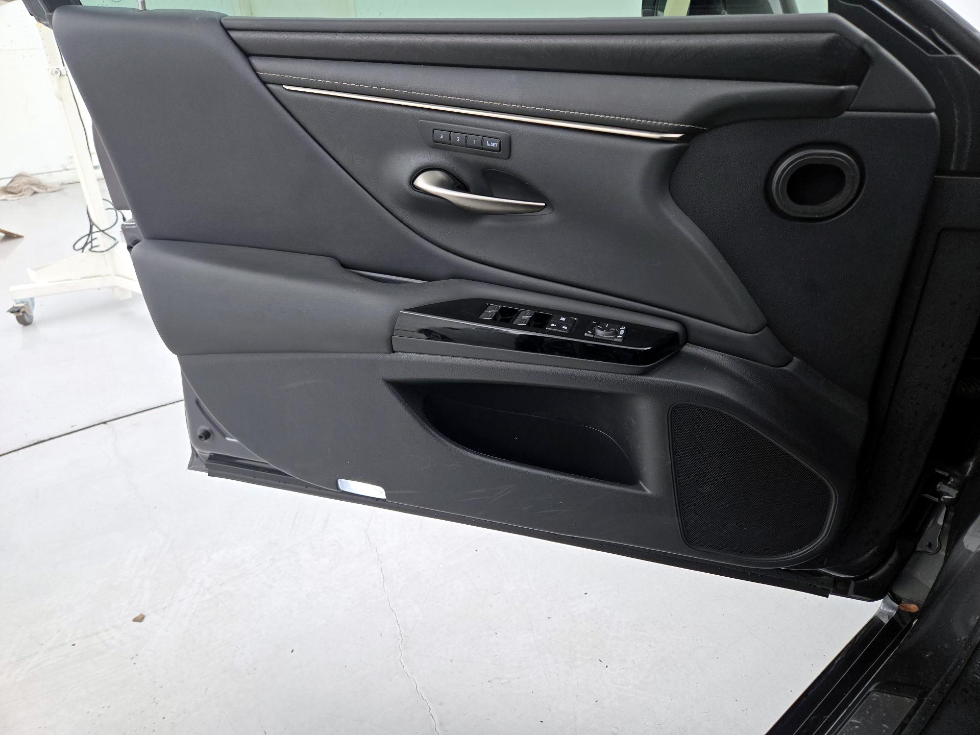 Thumbnail: 2022 Lexus ES - 12