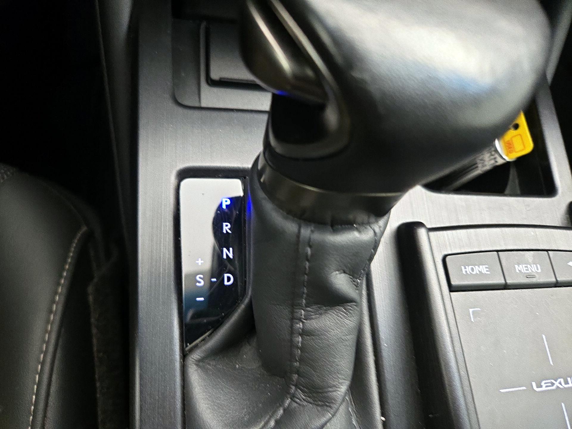 Thumbnail: 2022 Lexus ES - 16