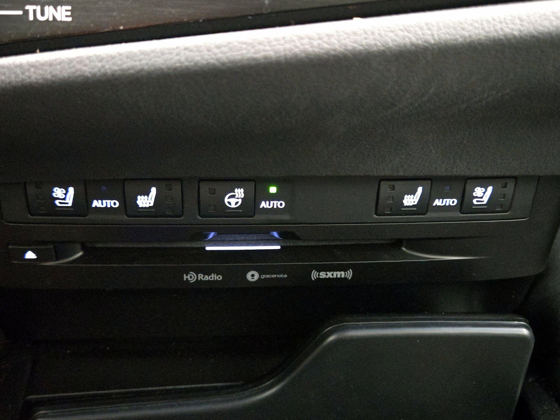 Thumbnail: 2022 Lexus ES - 17