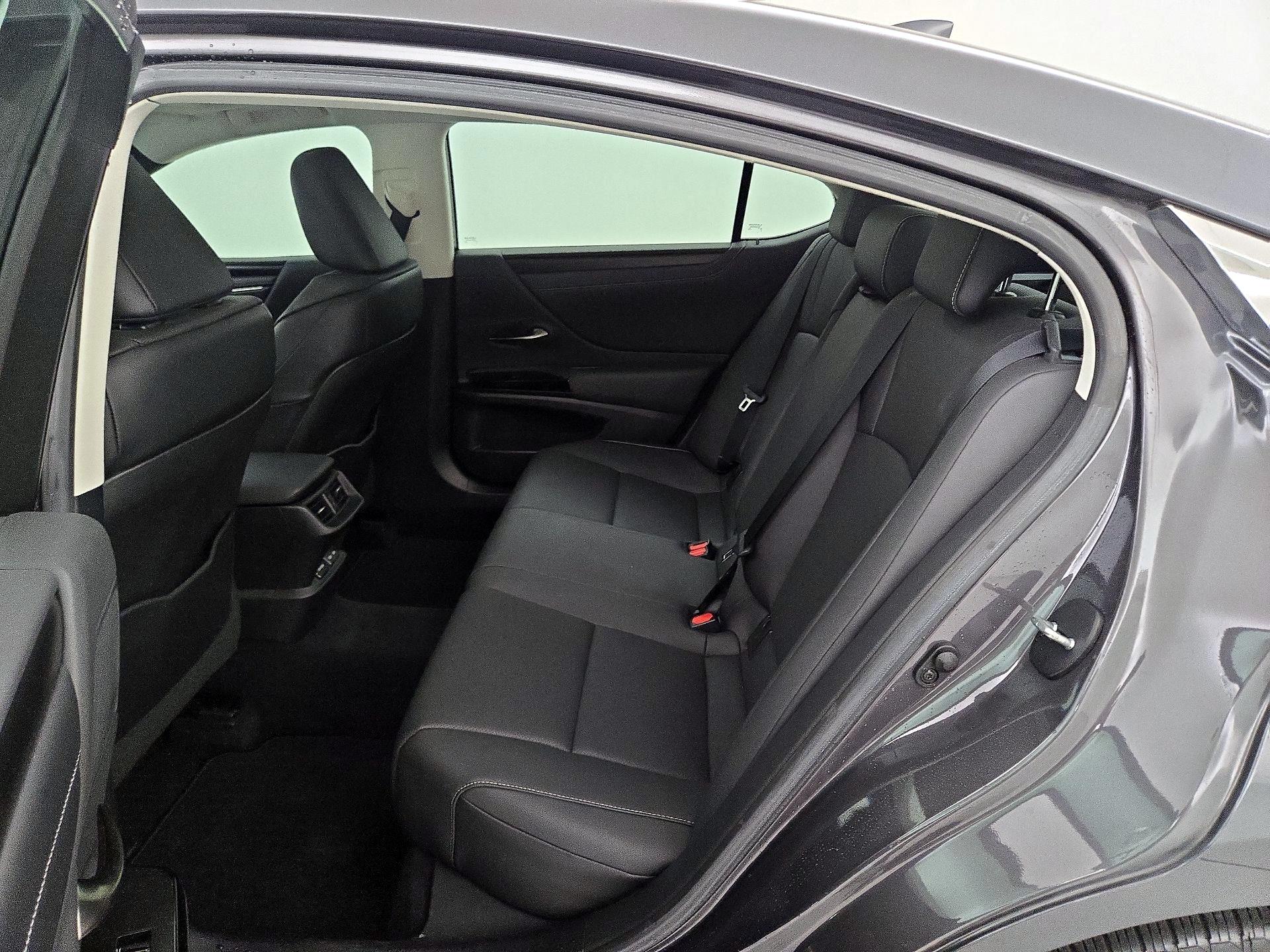 Thumbnail: 2022 Lexus ES - 19