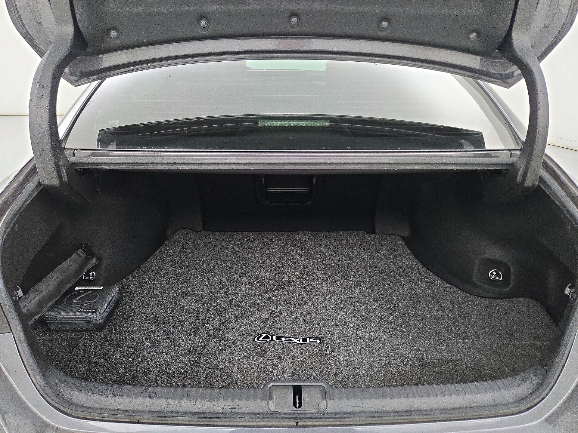 Thumbnail: 2022 Lexus ES - 20