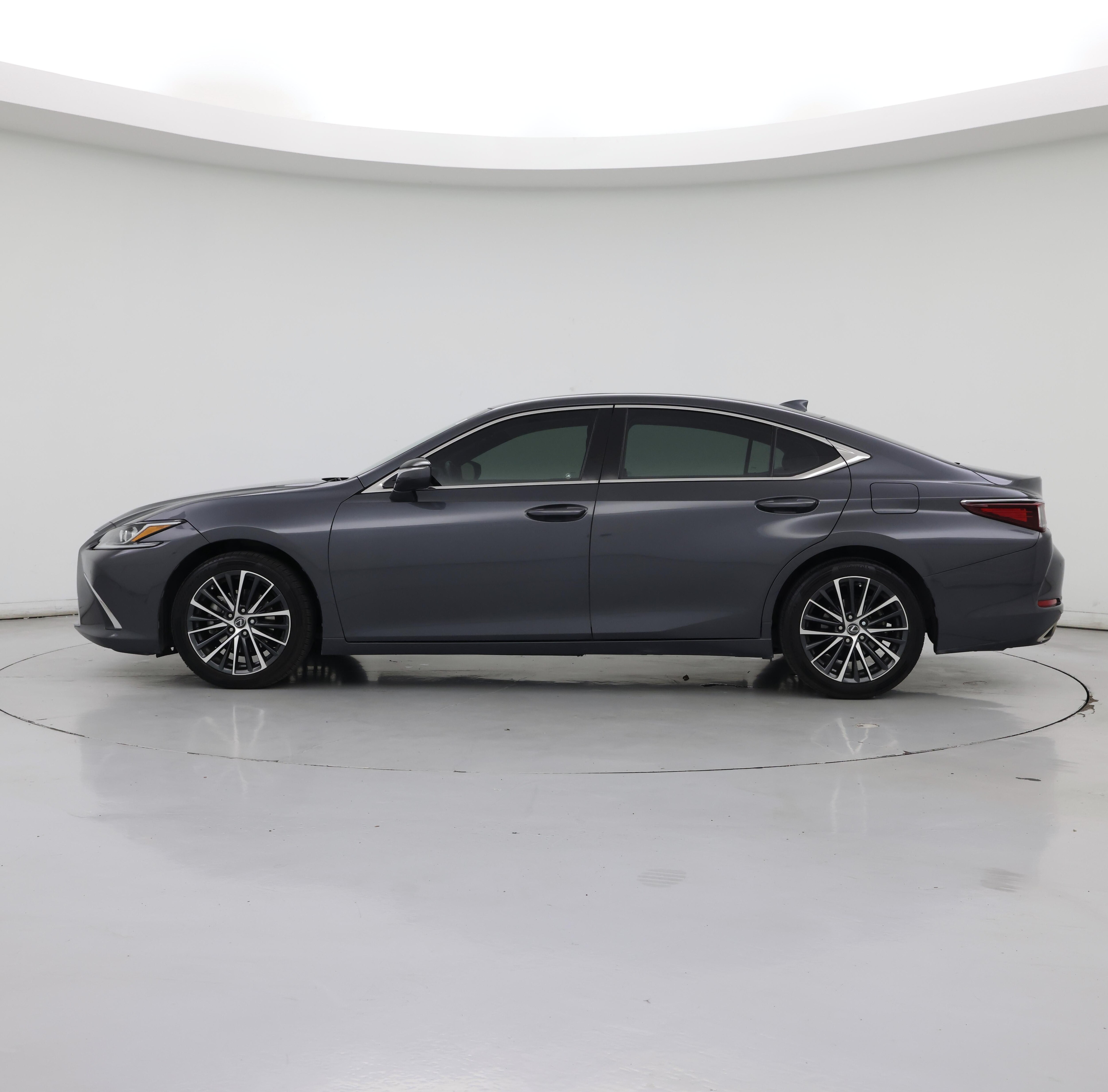 Thumbnail: 2022 Lexus ES - 3