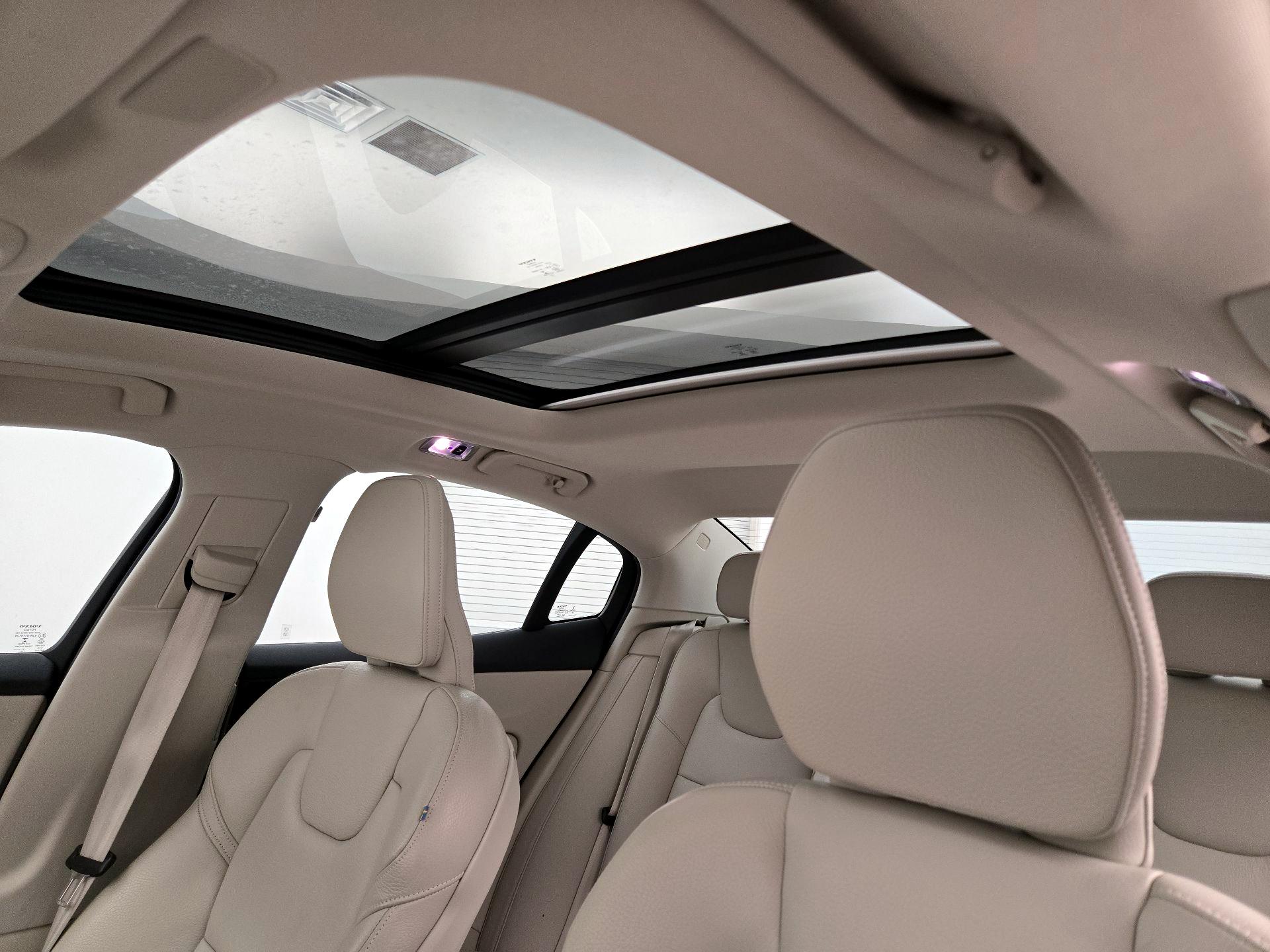 Thumbnail: 2022 Volvo S60 - 19