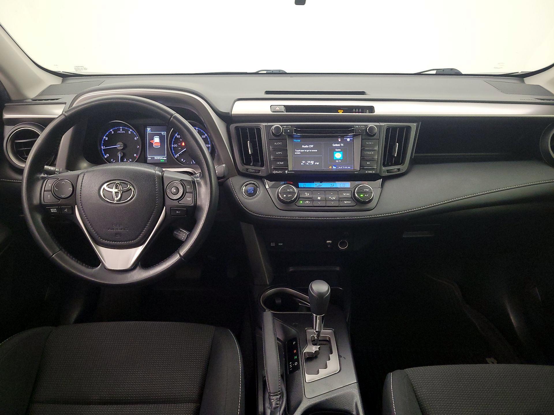 Thumbnail: 2018 Toyota RAV4 - 9