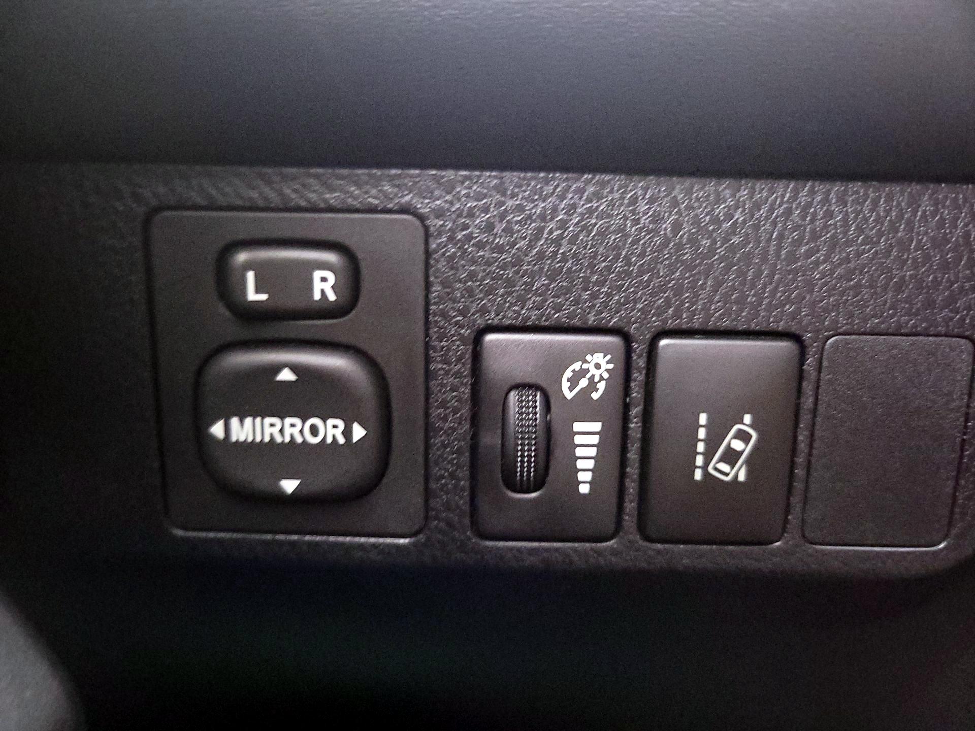 Thumbnail: 2018 Toyota RAV4 - 13