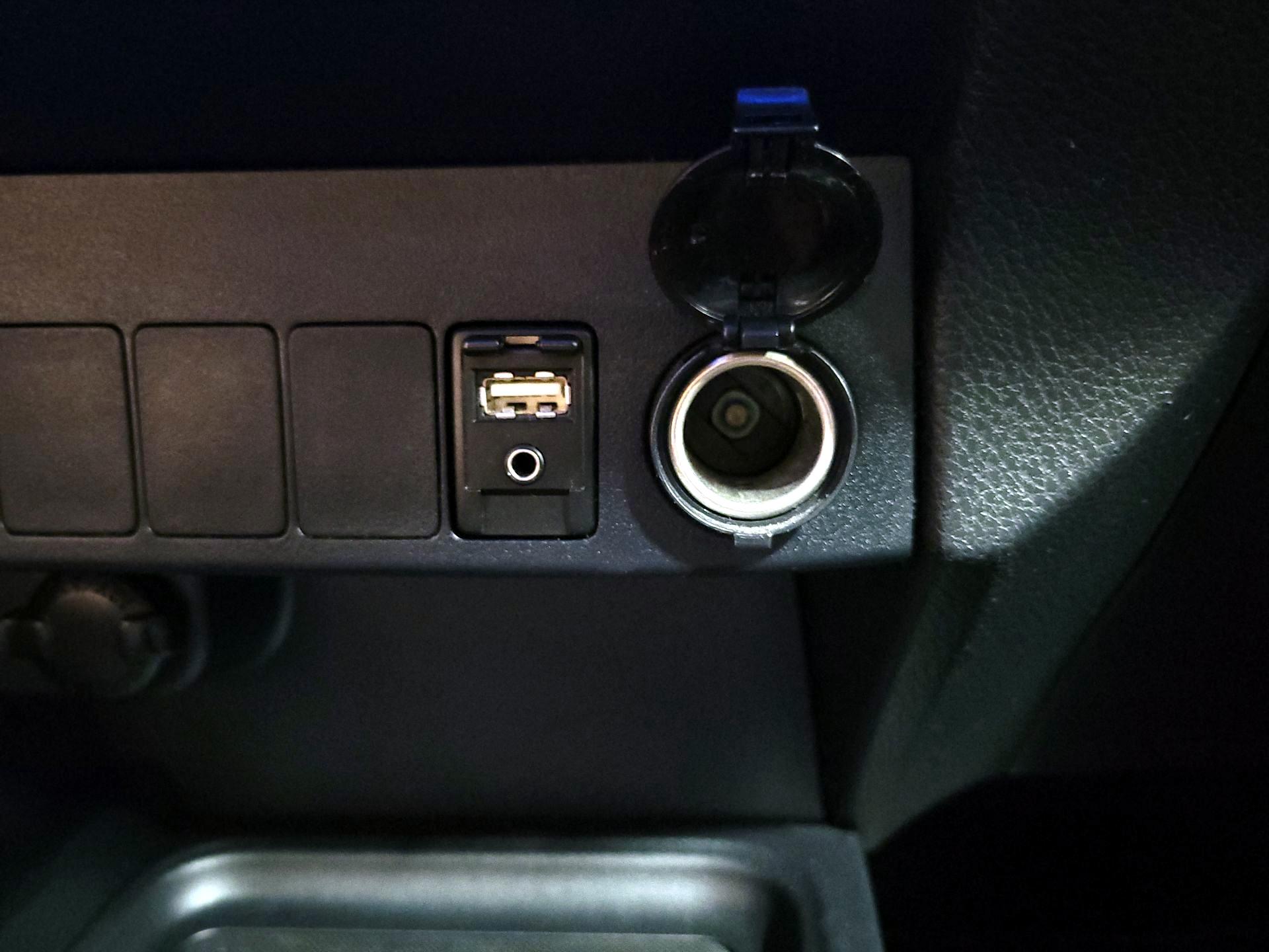 Thumbnail: 2018 Toyota RAV4 - 18