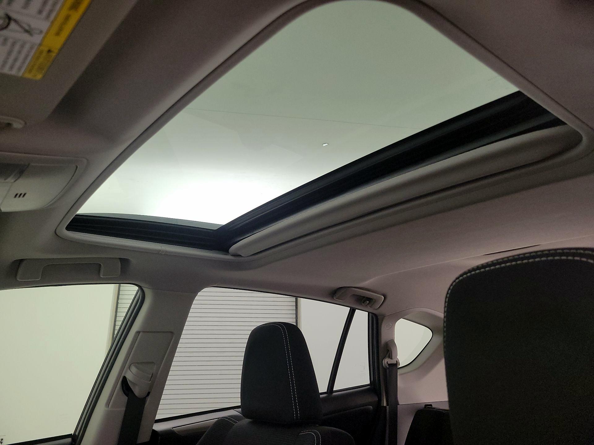 Thumbnail: 2018 Toyota RAV4 - 19