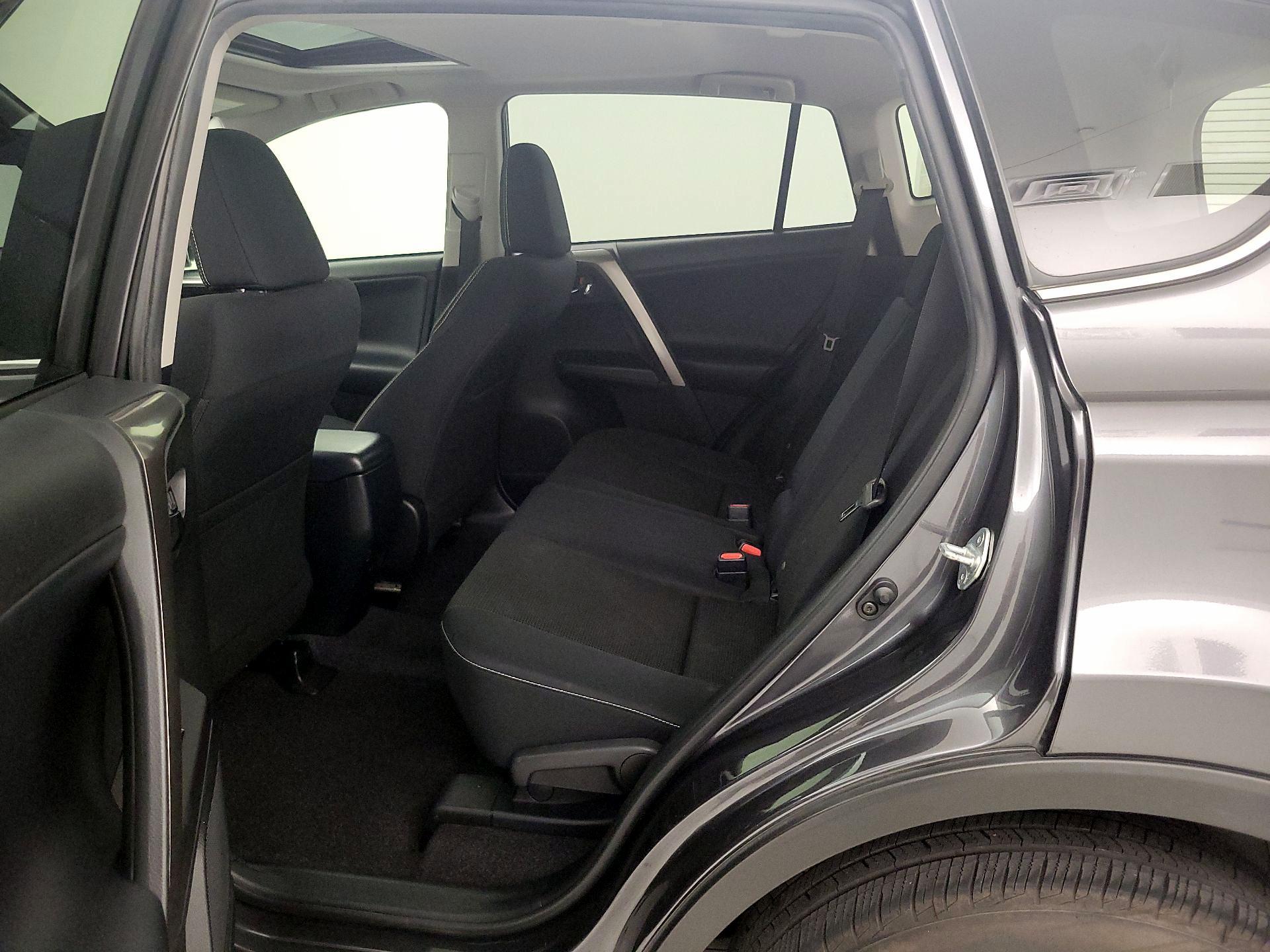 Thumbnail: 2018 Toyota RAV4 - 20