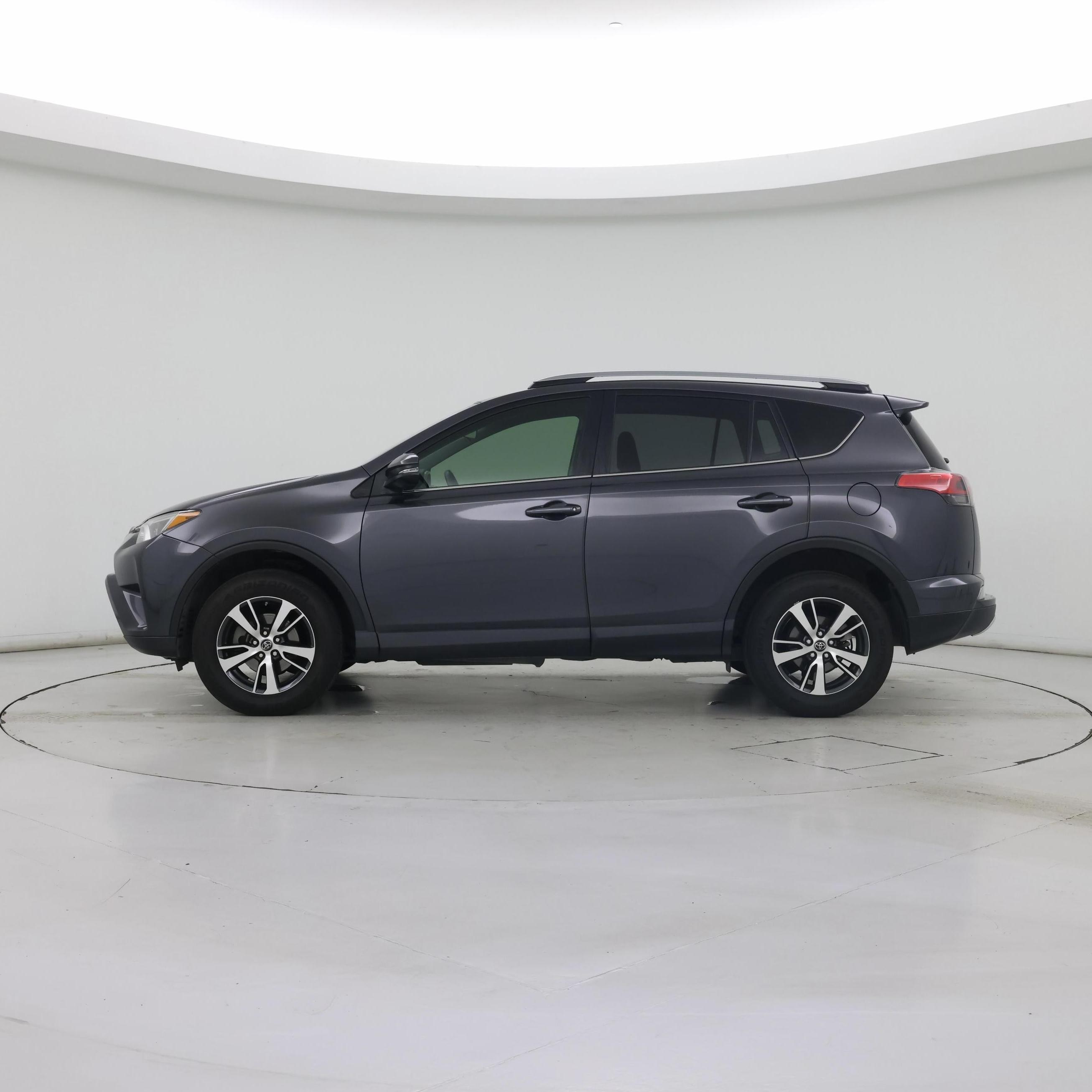 Thumbnail: 2018 Toyota RAV4 - 3