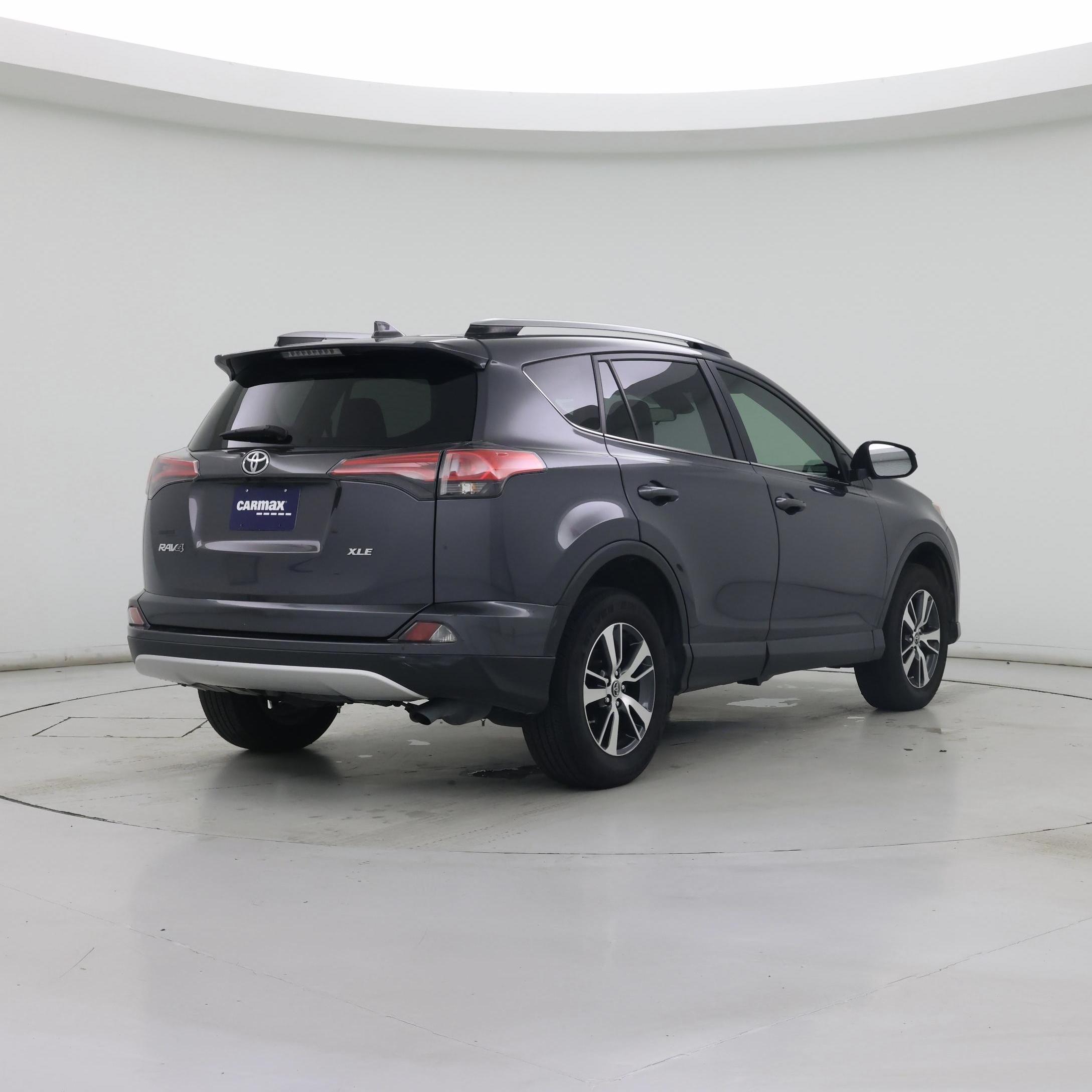 Thumbnail: 2018 Toyota RAV4 - 8