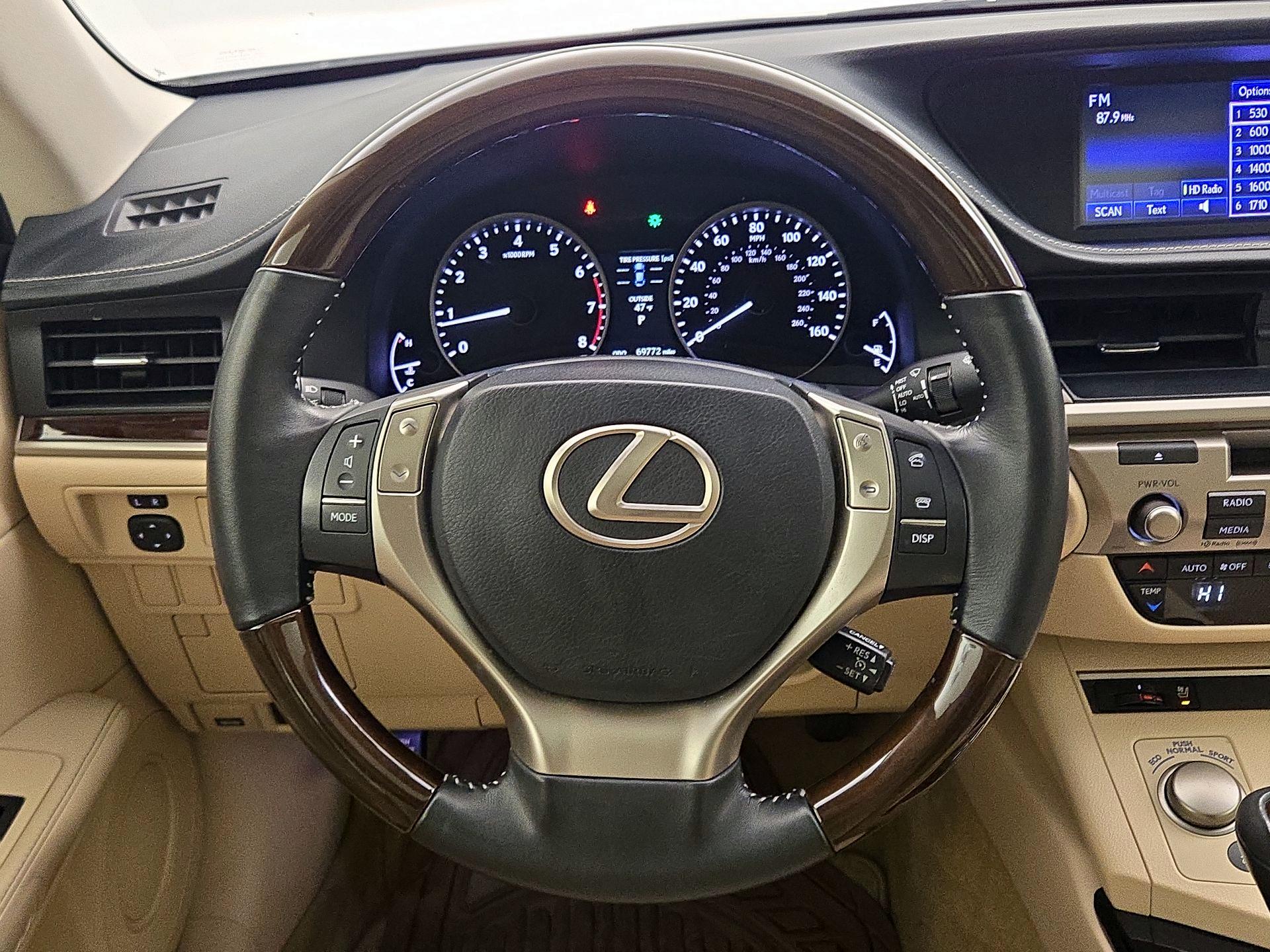 Thumbnail: 2014 Lexus ES - 10