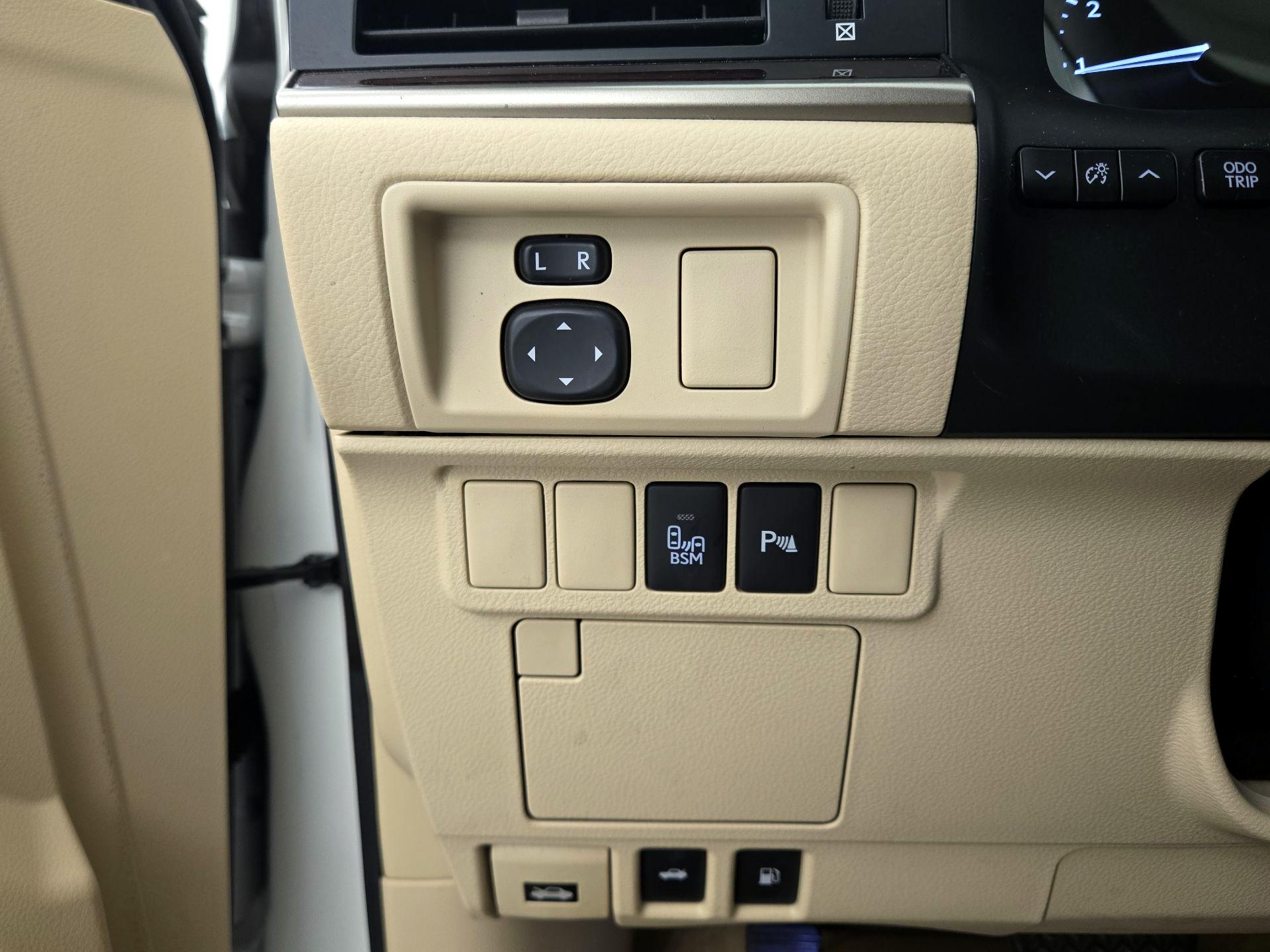 Thumbnail: 2014 Lexus ES - 13