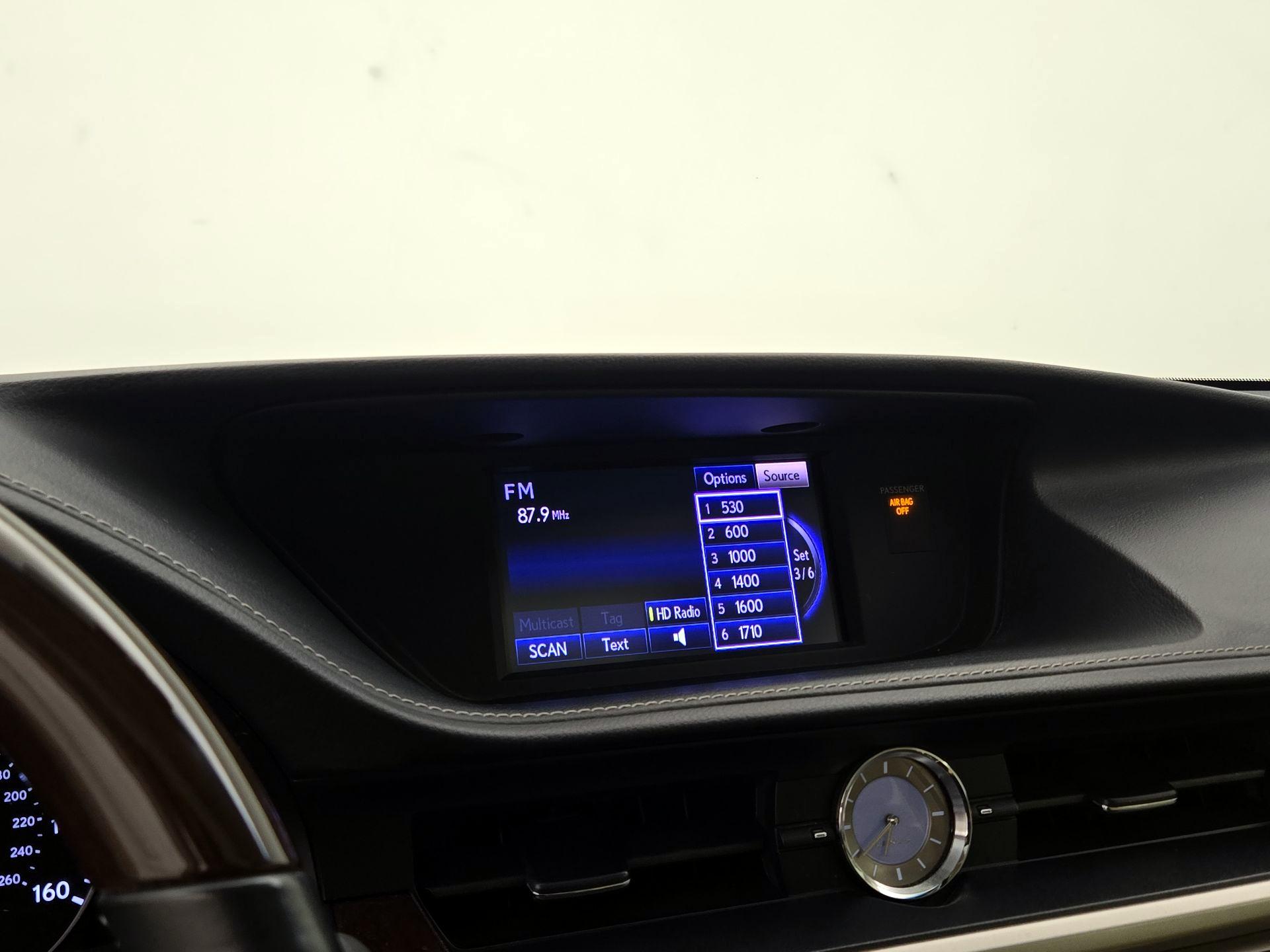 Thumbnail: 2014 Lexus ES - 15