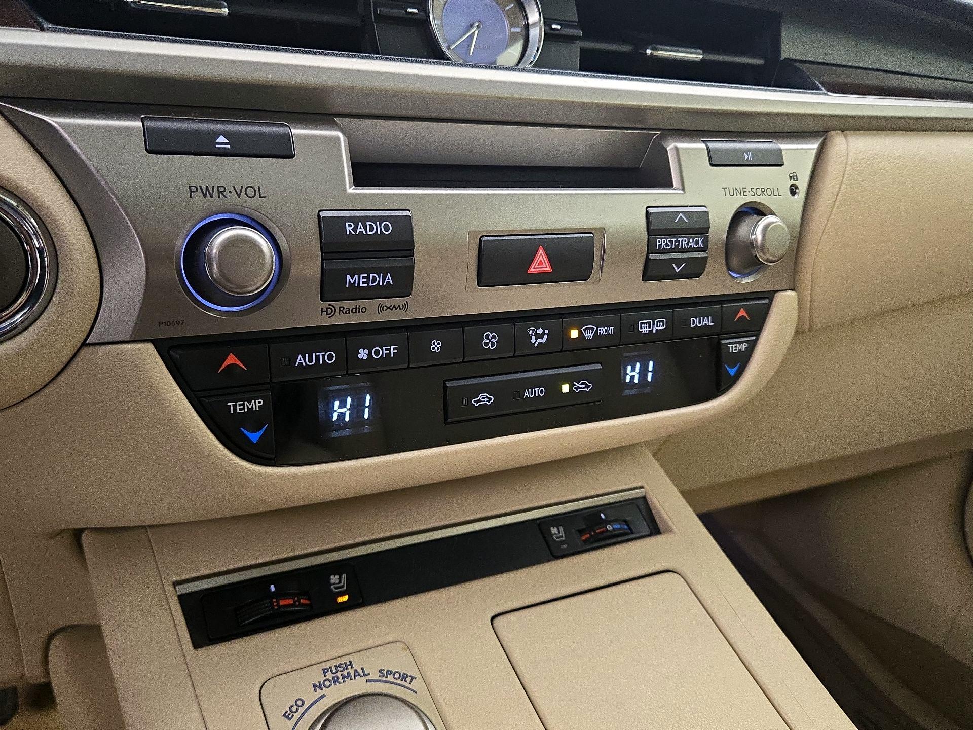 Thumbnail: 2014 Lexus ES - 16