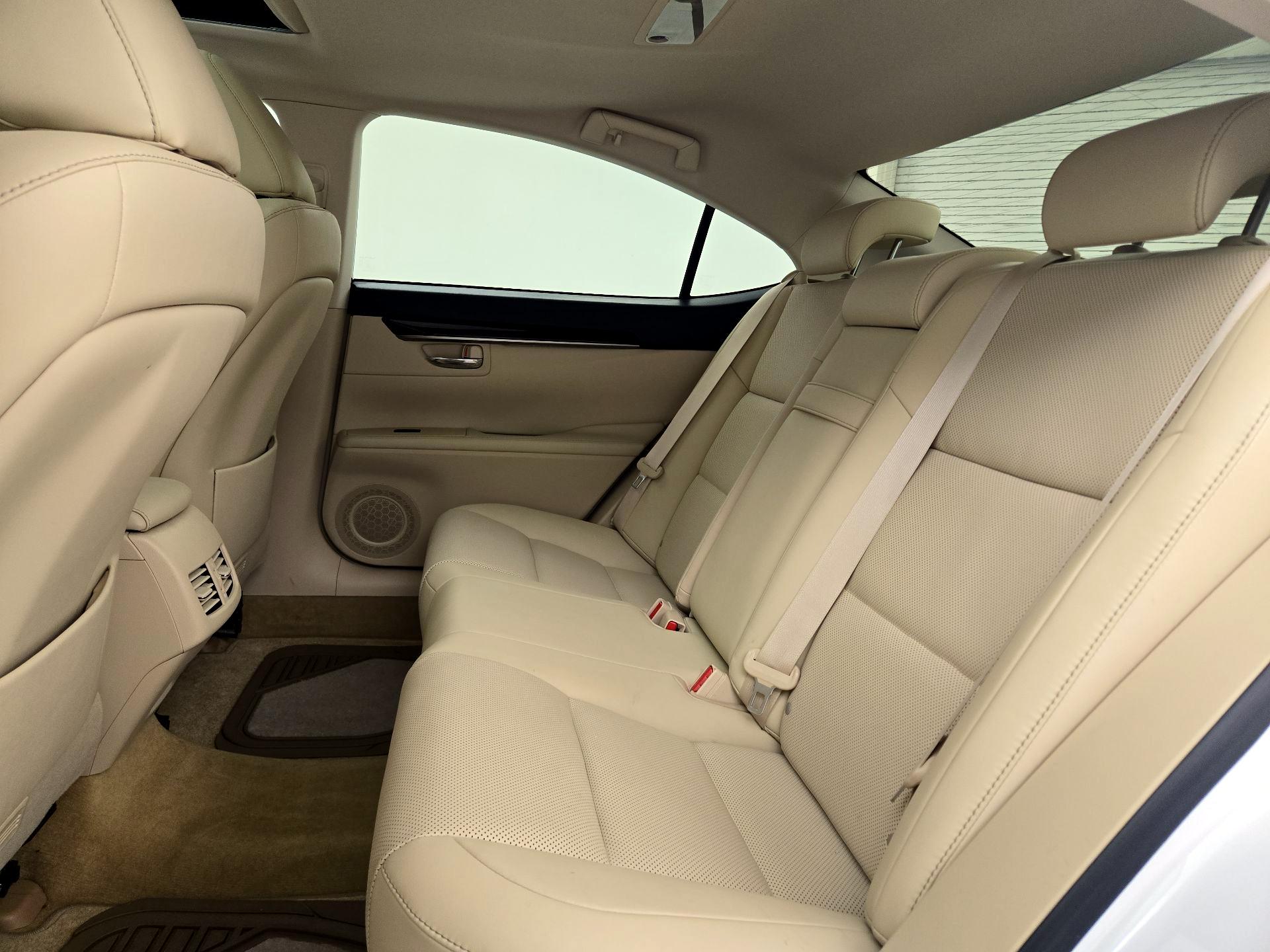 Thumbnail: 2014 Lexus ES - 20