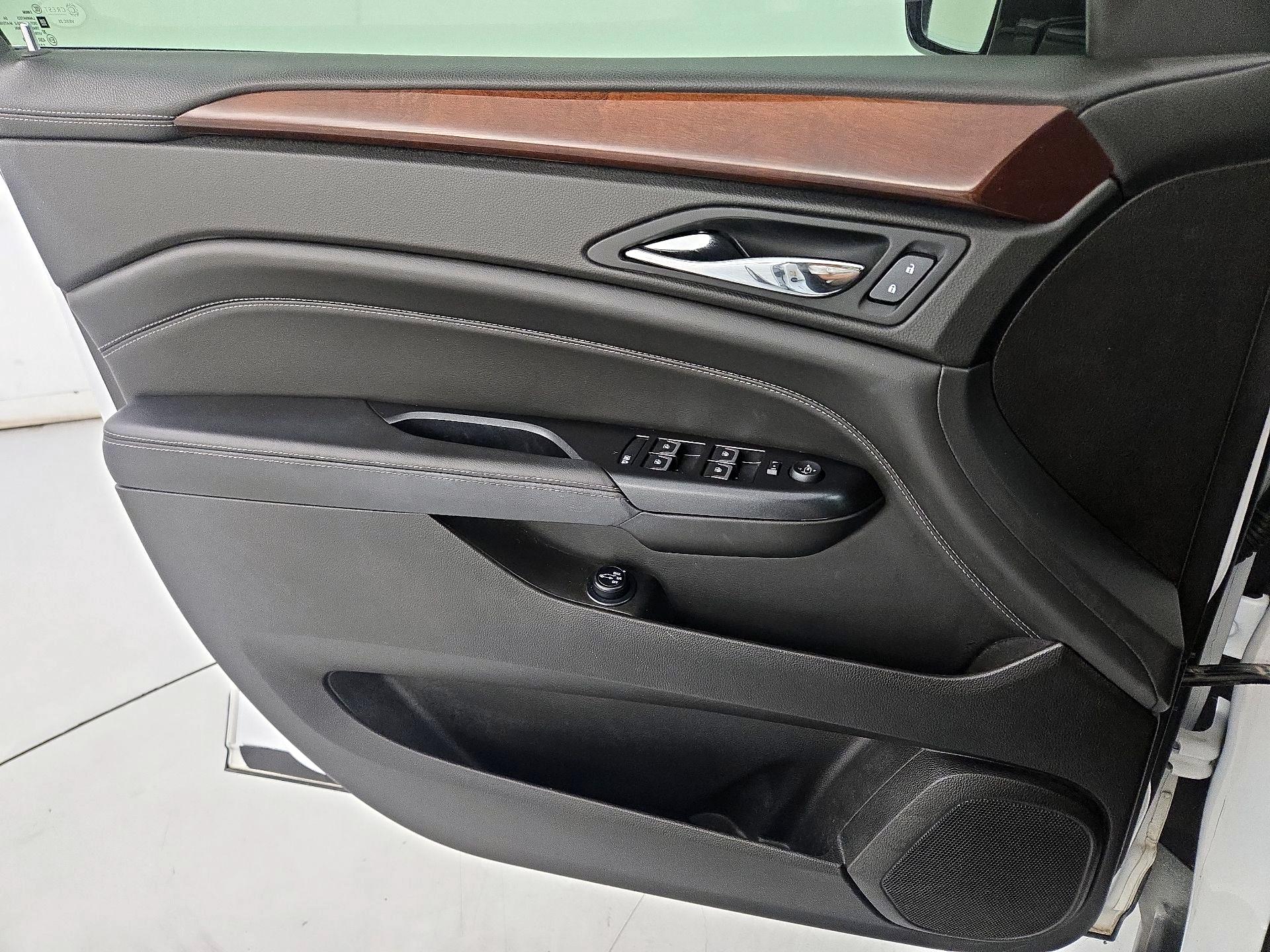 Thumbnail: 2015 Cadillac SRX - 12