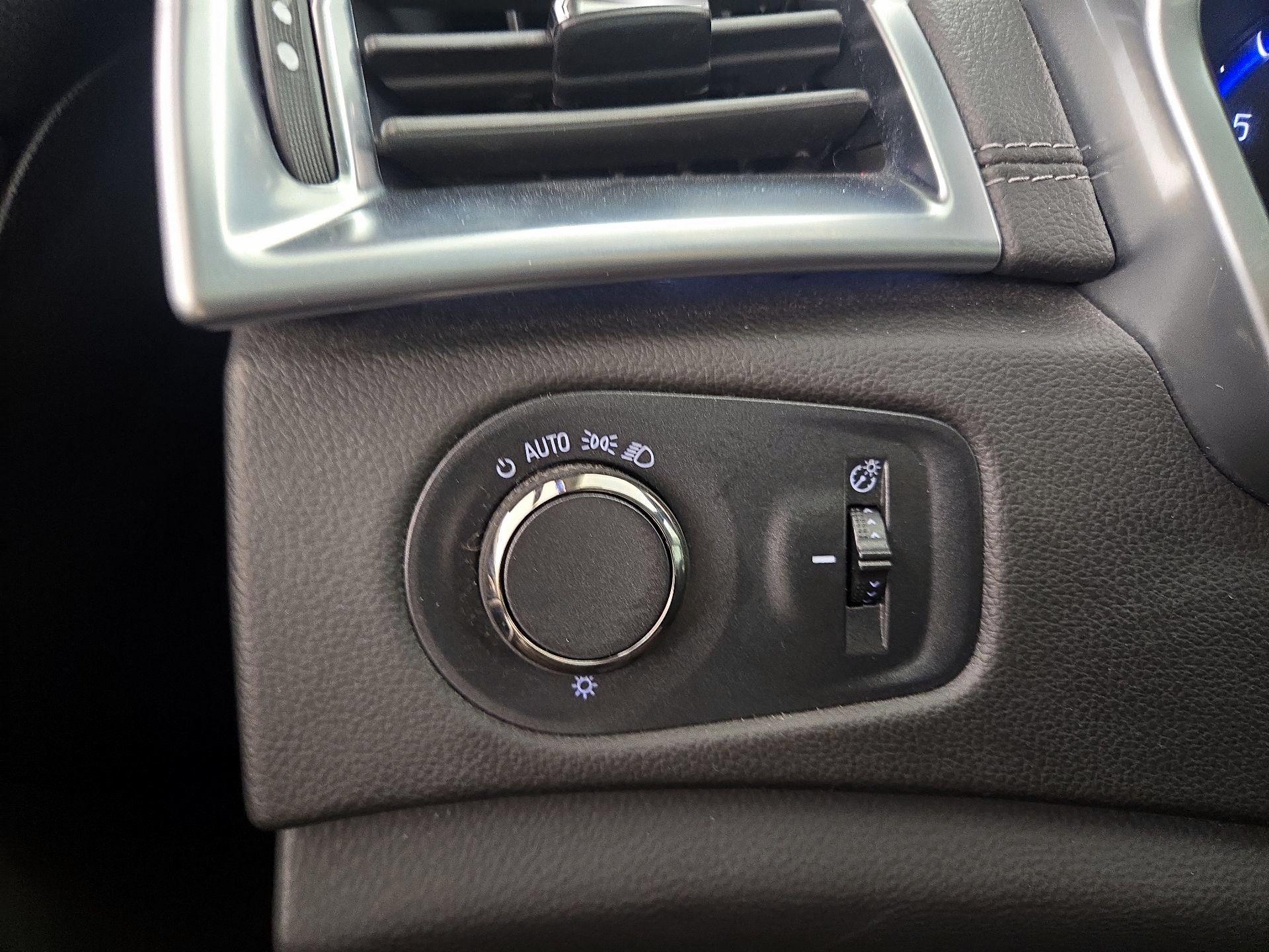 Thumbnail: 2015 Cadillac SRX - 13