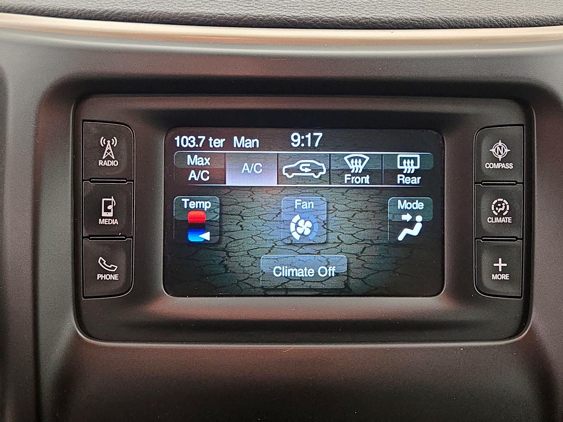 Thumbnail: 2015 Jeep Cherokee - 16