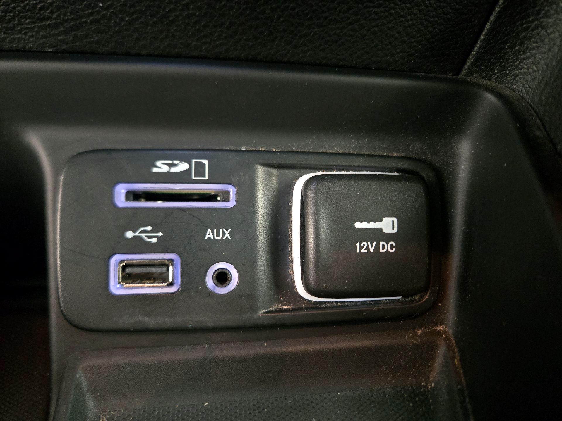 Thumbnail: 2015 Jeep Cherokee - 18