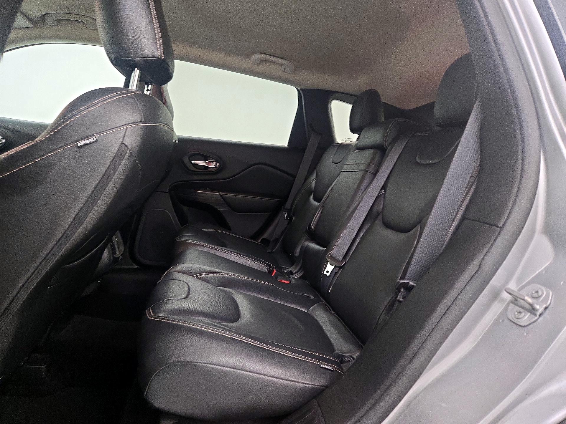 Thumbnail: 2015 Jeep Cherokee - 19