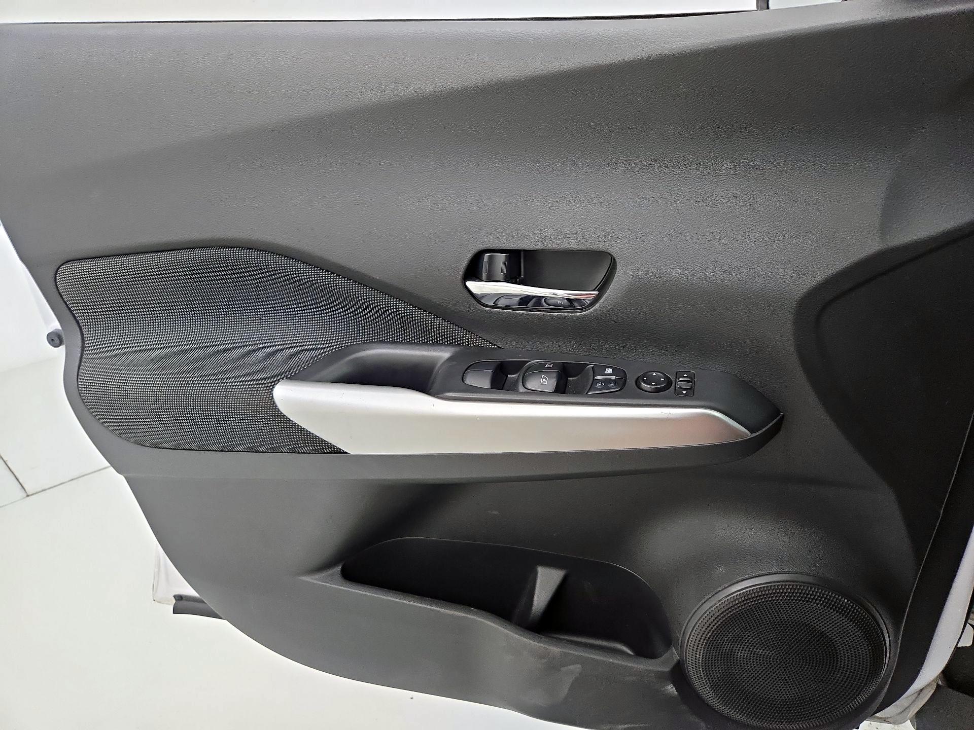 Thumbnail: 2019 Nissan Kicks - 12