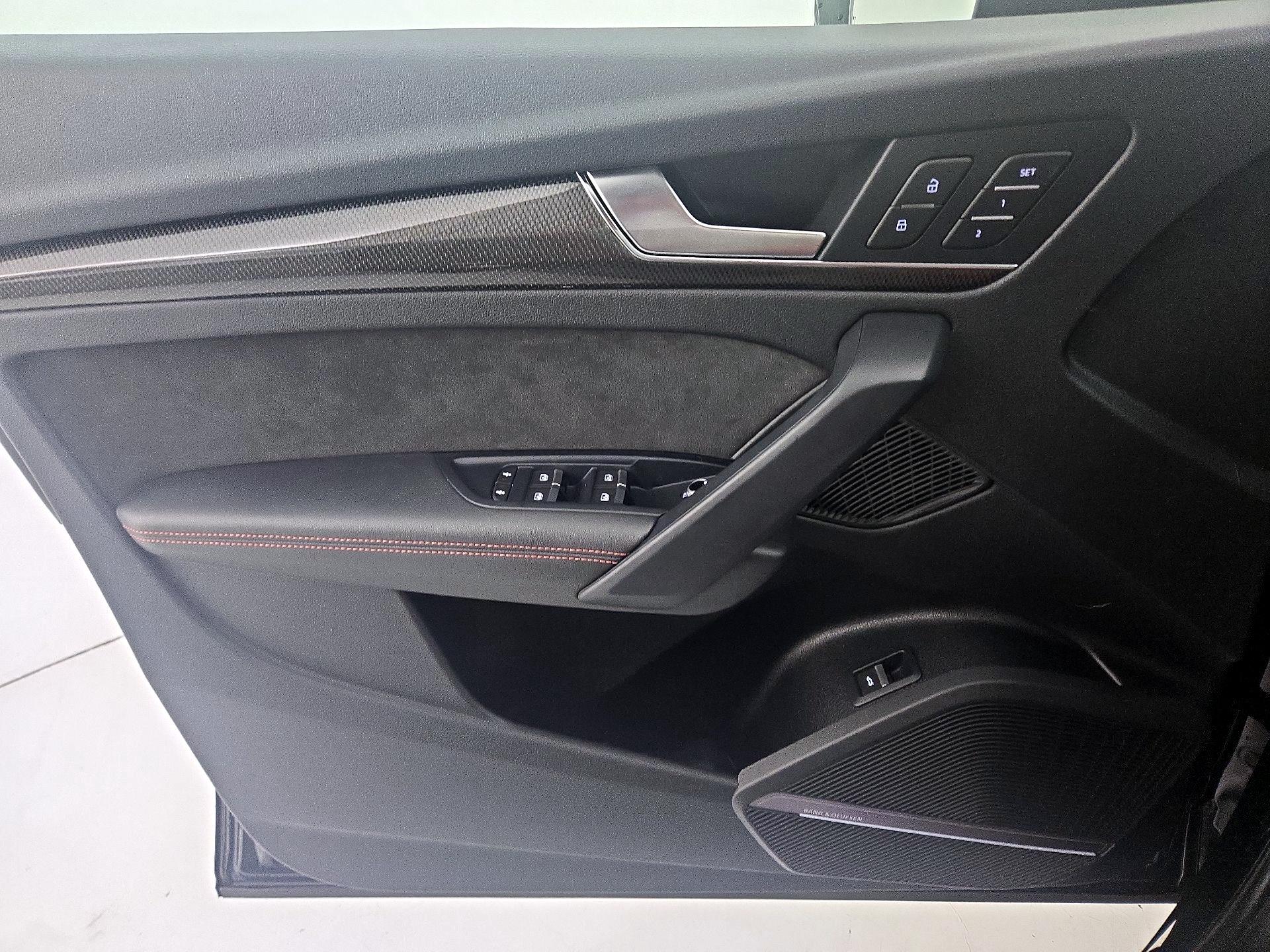 Thumbnail: 2020 Audi SQ5 - 12