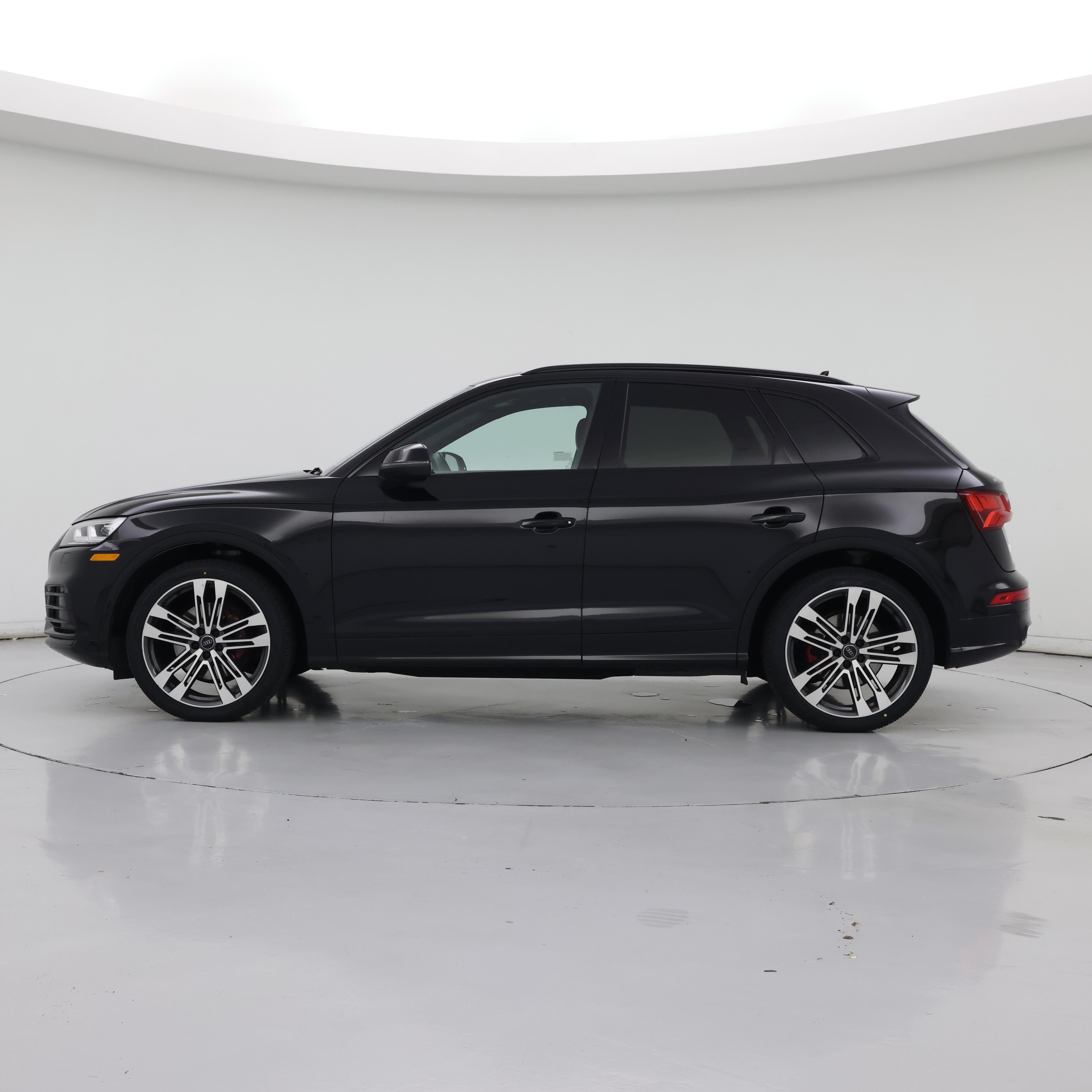 Thumbnail: 2020 Audi SQ5 - 3