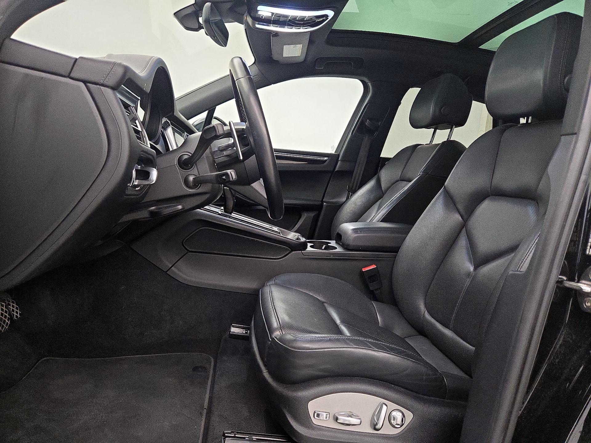 Thumbnail: 2023 Porsche Macan - 11