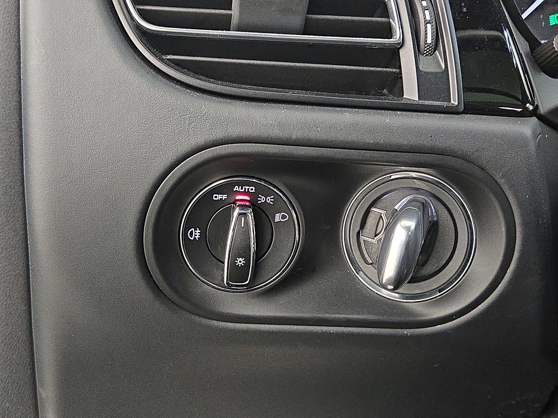 Thumbnail: 2023 Porsche Macan - 13