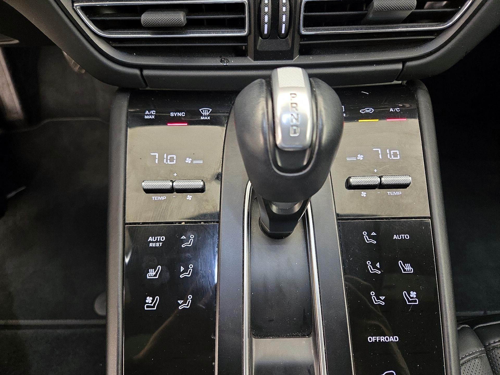 Thumbnail: 2023 Porsche Macan - 17