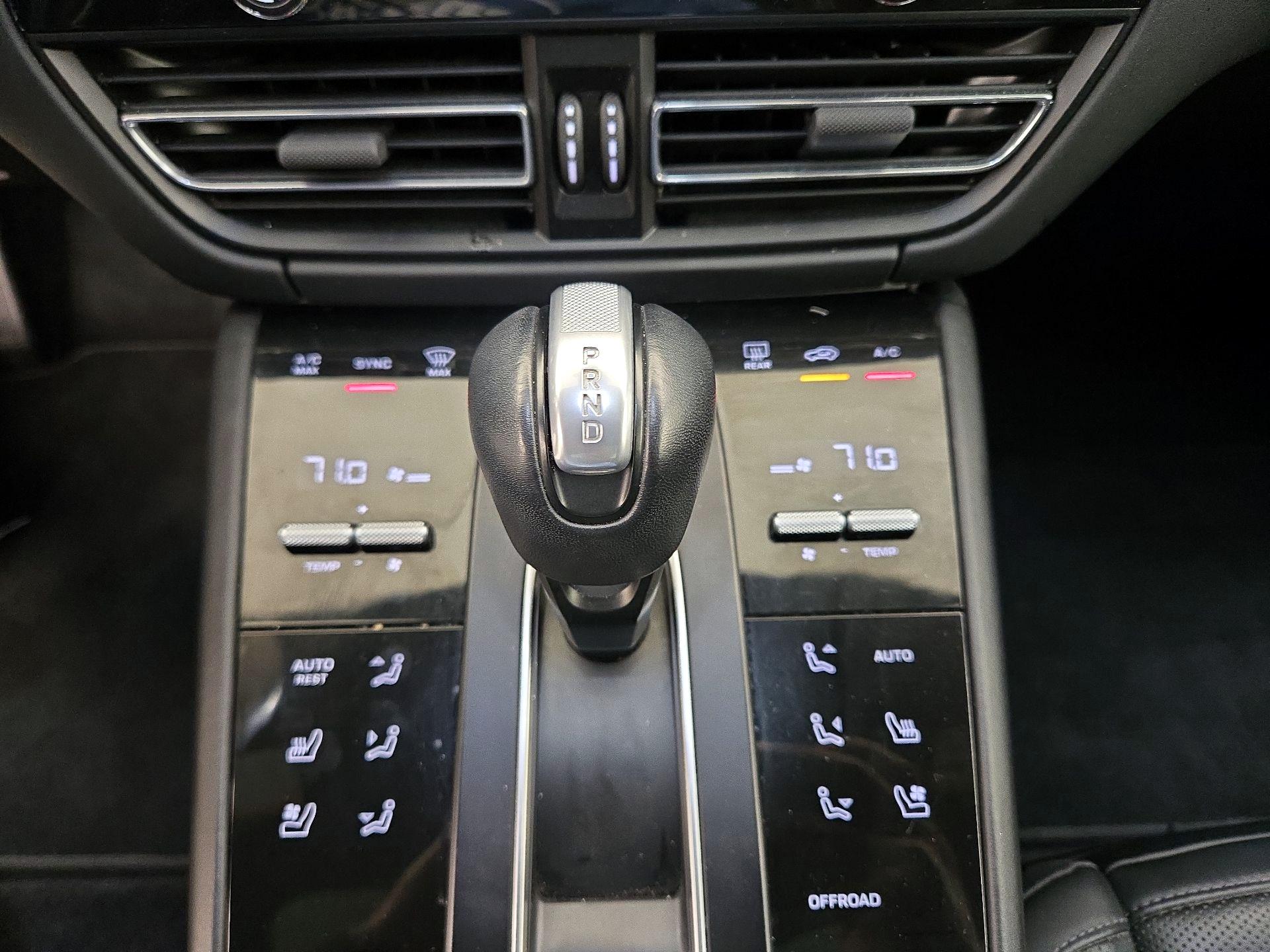 Thumbnail: 2023 Porsche Macan - 18