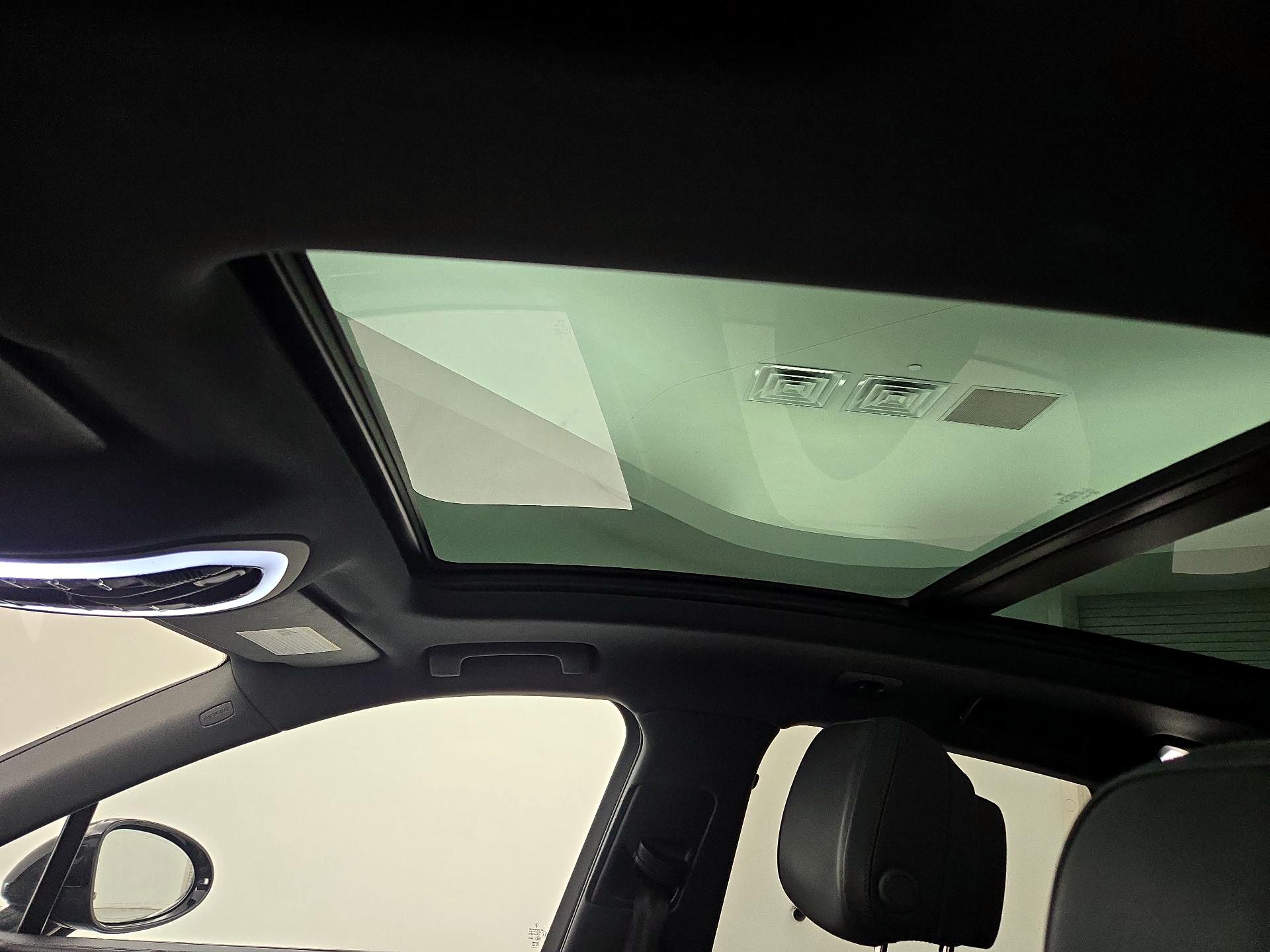 Thumbnail: 2023 Porsche Macan - 20